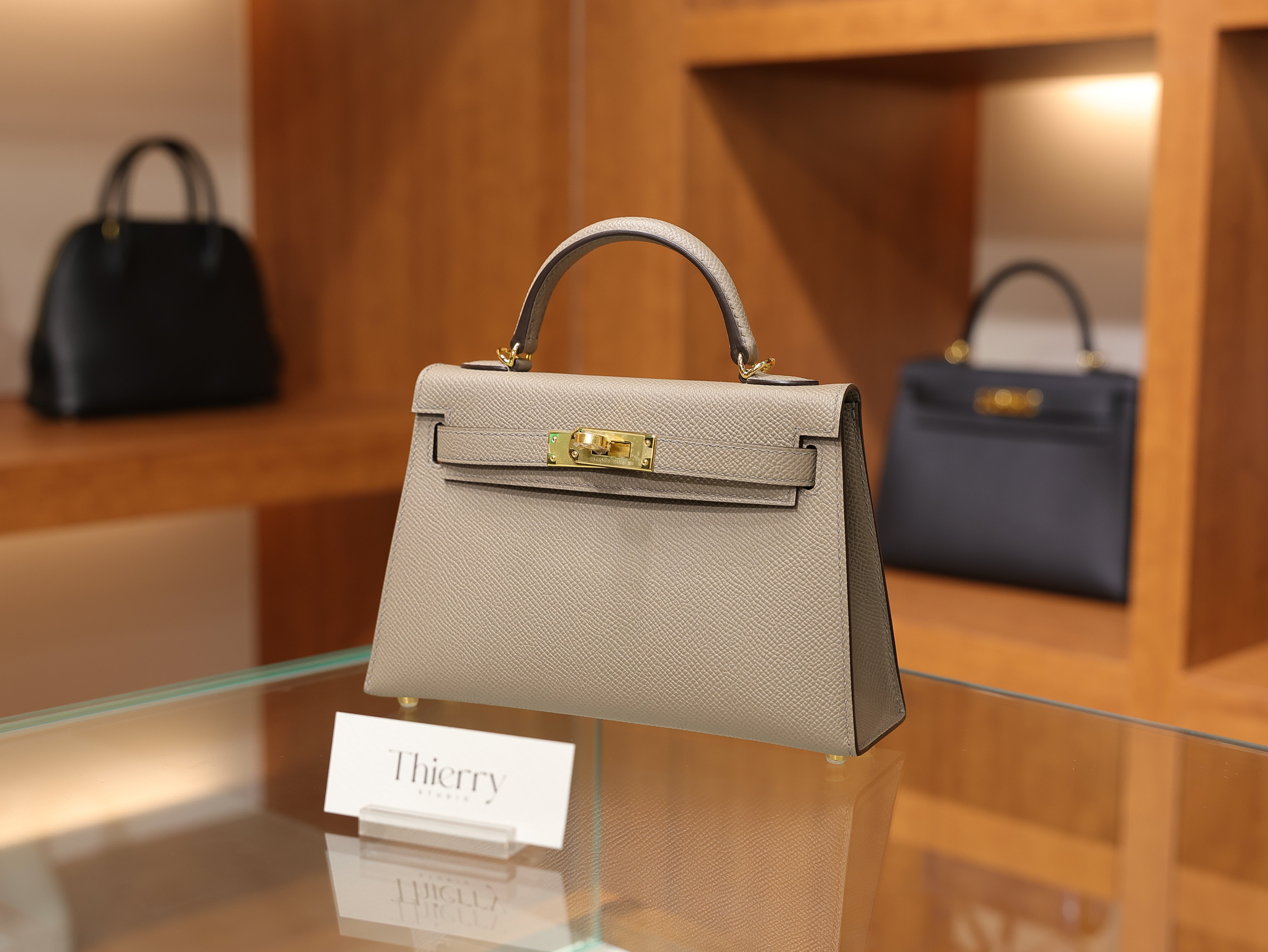 미니 켈리 앱송 그리스 아스팔트 금장