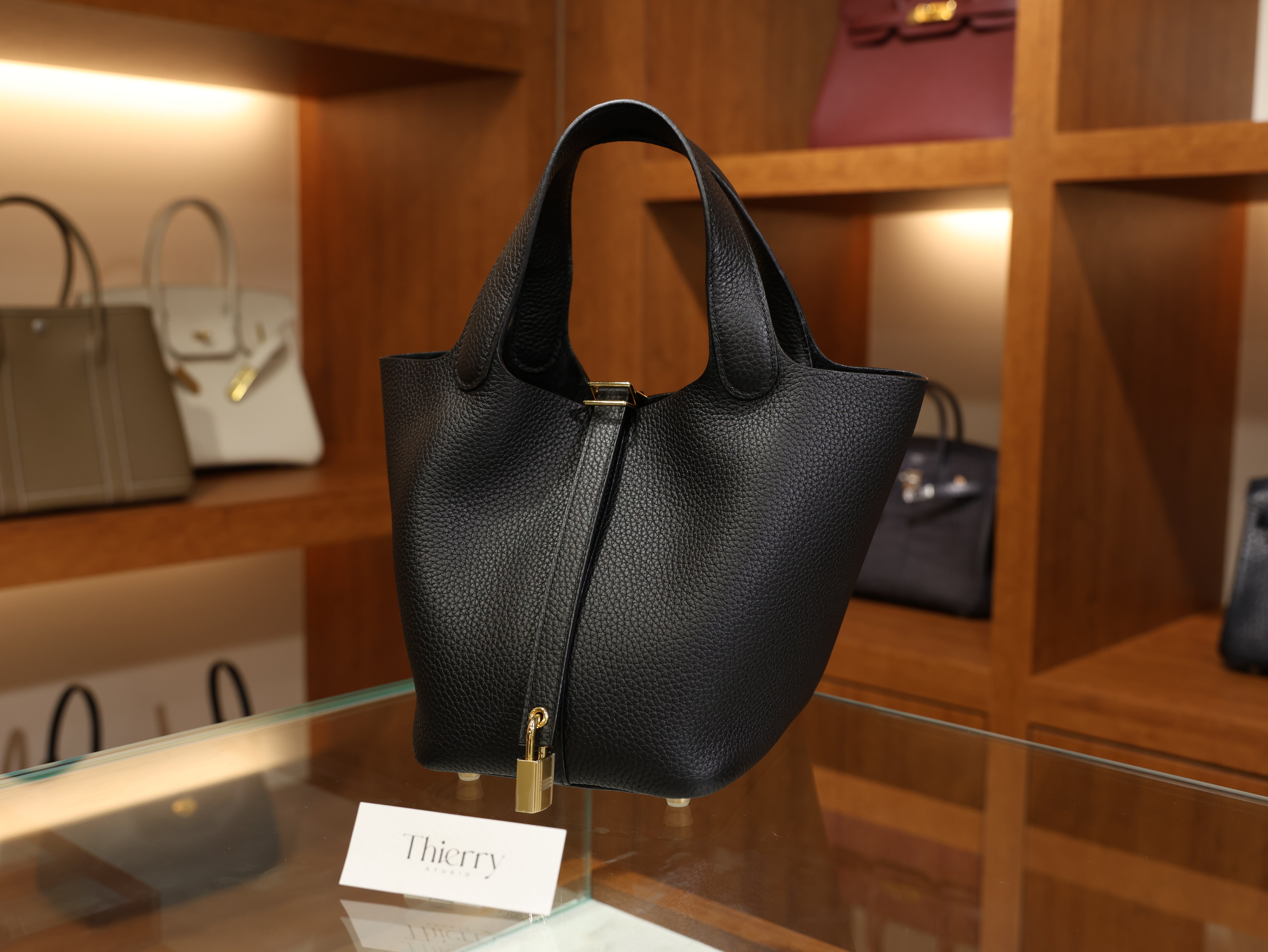 피코탄 18 끌레망스 블랙 금장