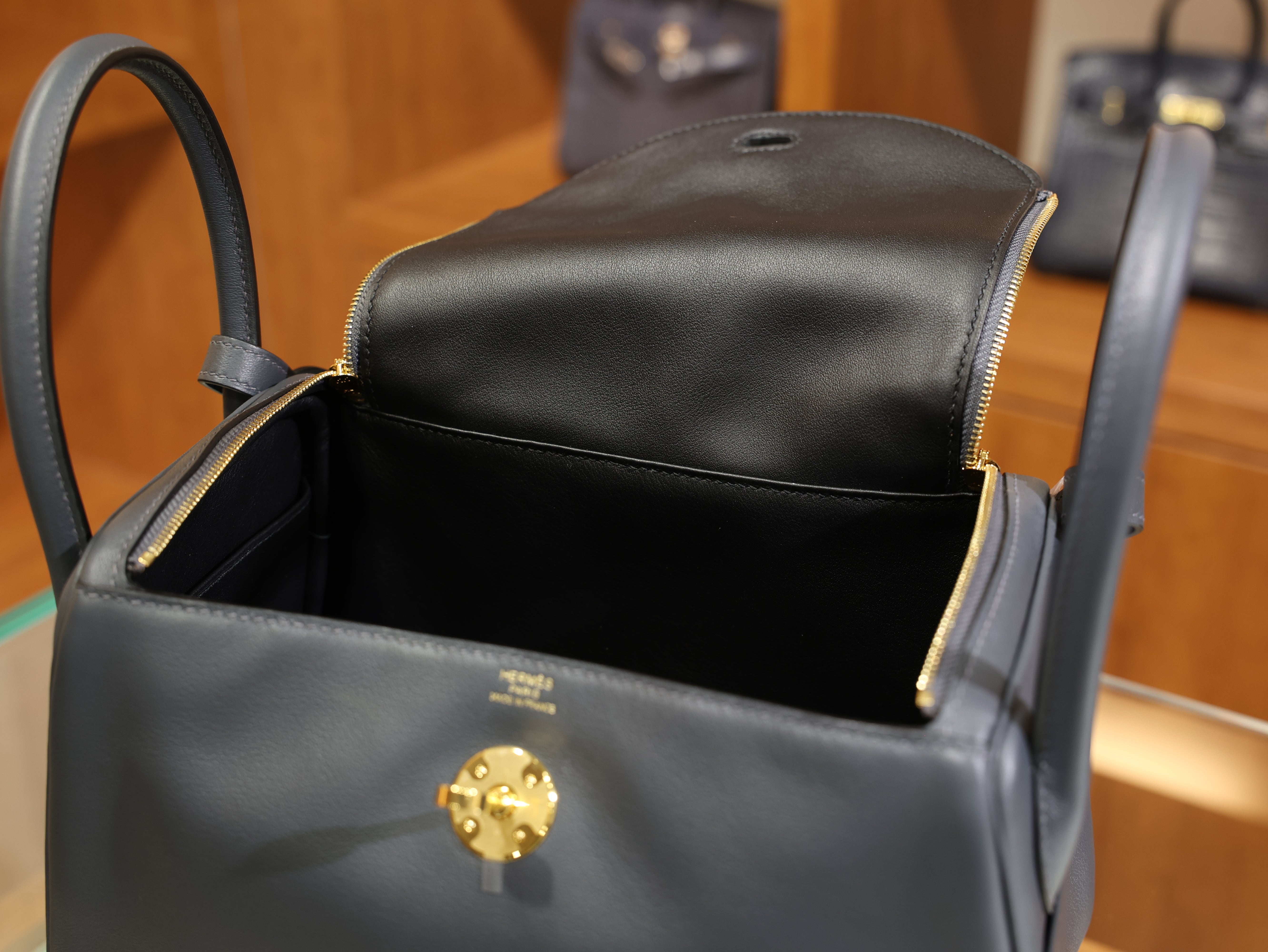 린디 26 스위프트 그리스 미스티 & 블랙 금장