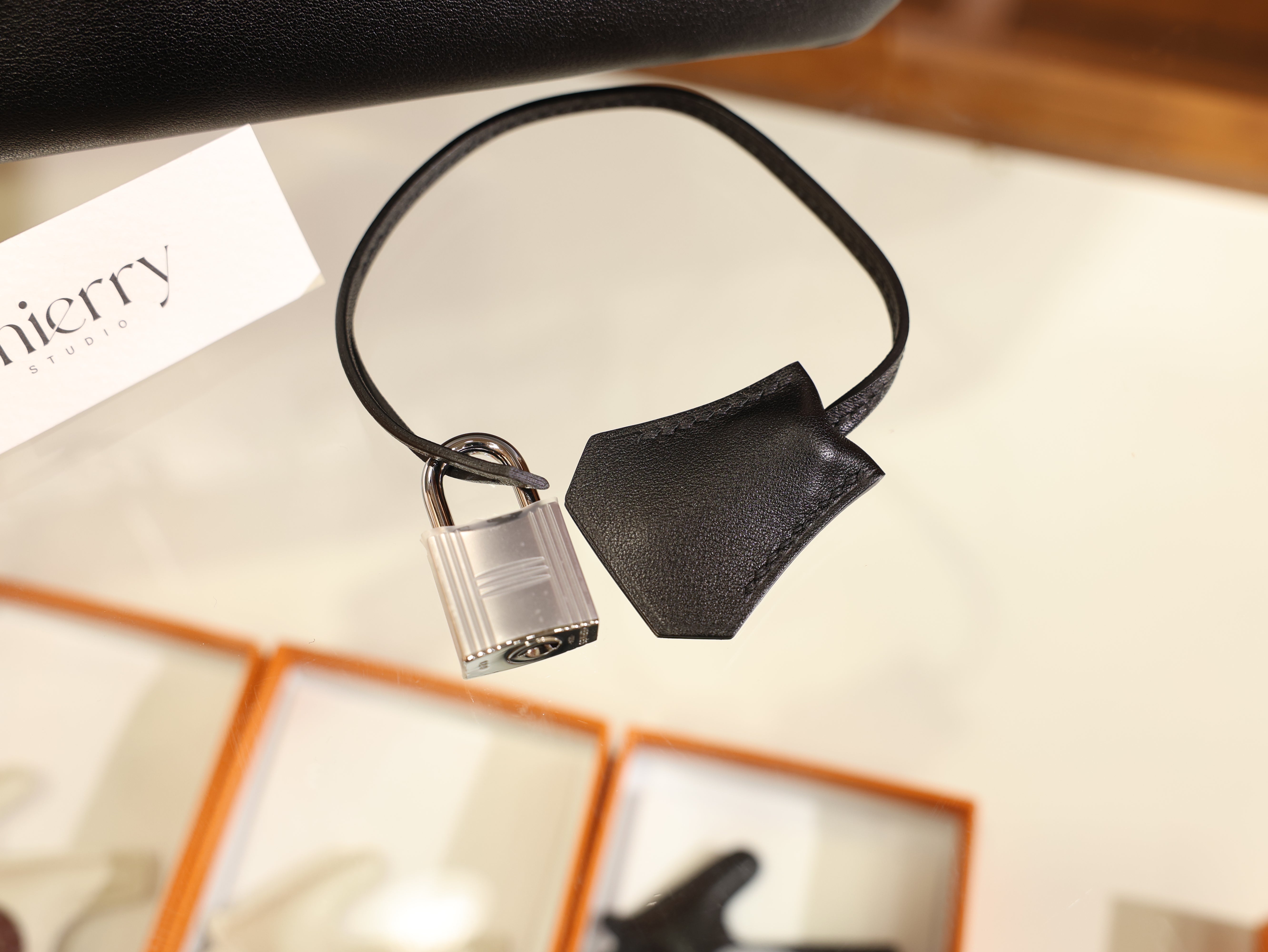 버킨 30 스위프트 블랙 은장