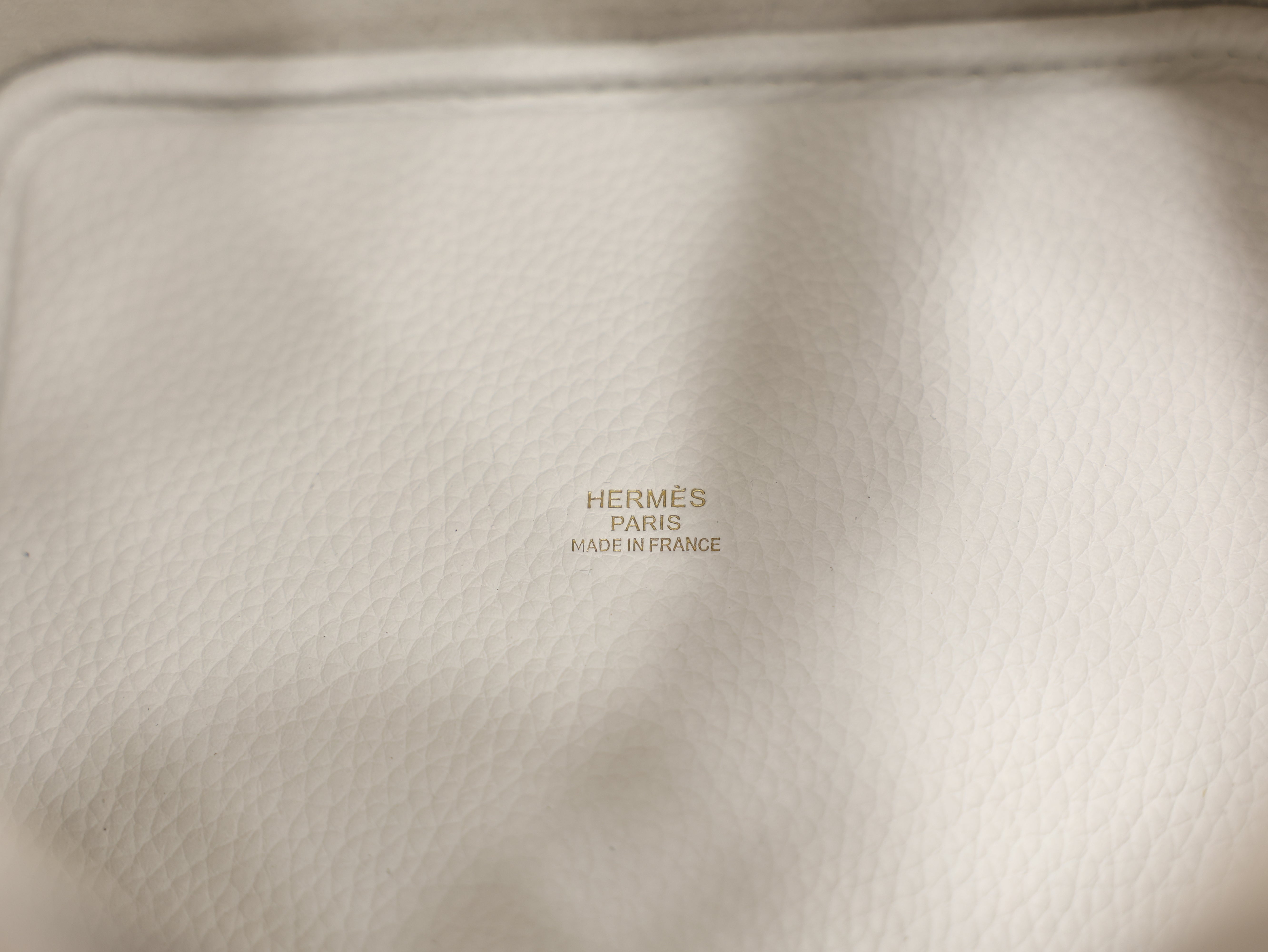 피코탄 18 끌레망스 뉴 화이트 금장