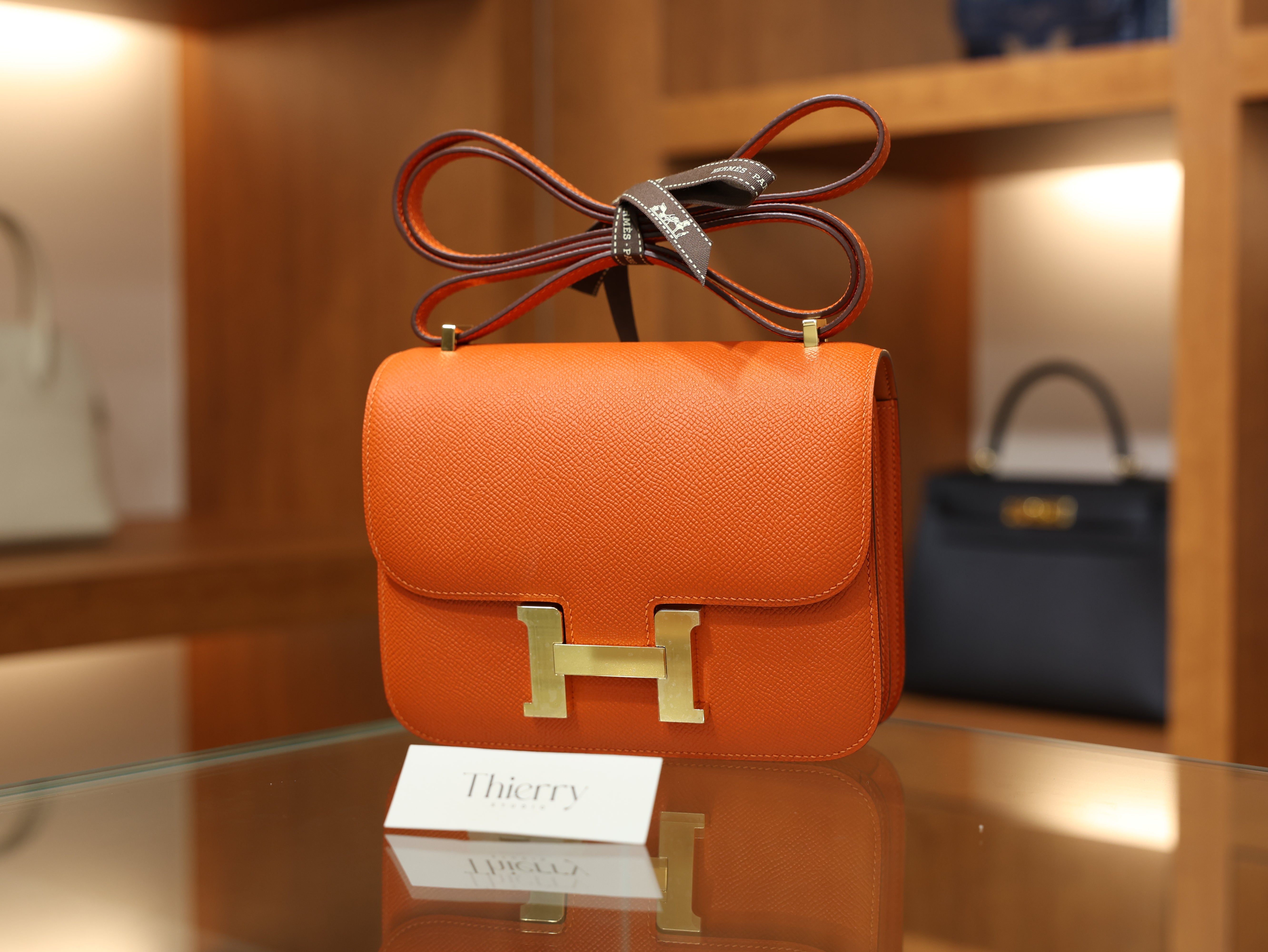 콘스탄스 18 앱송 카푸신 금장