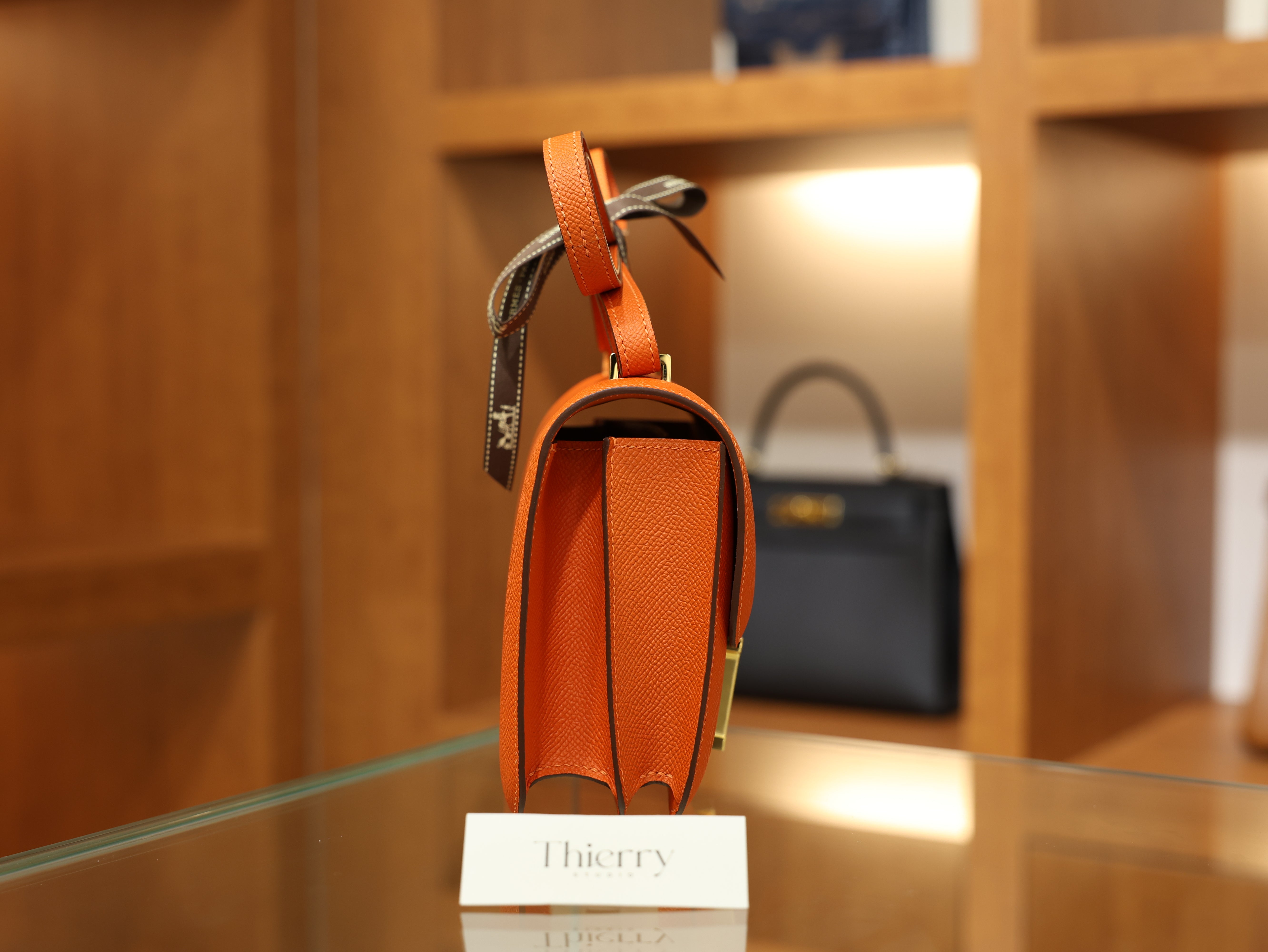 콘스탄스 18 앱송 카푸신 금장