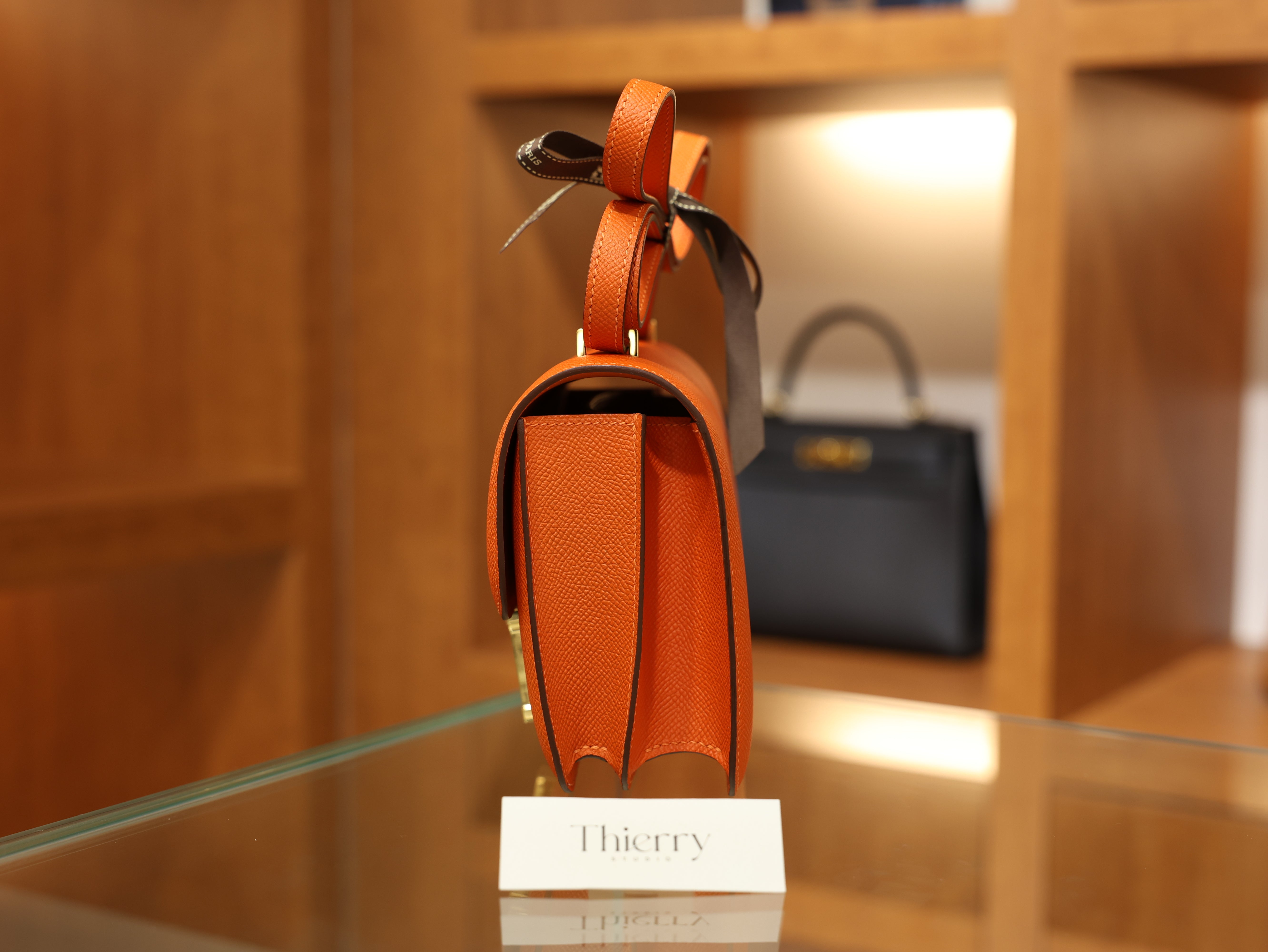 콘스탄스 18 앱송 카푸신 금장