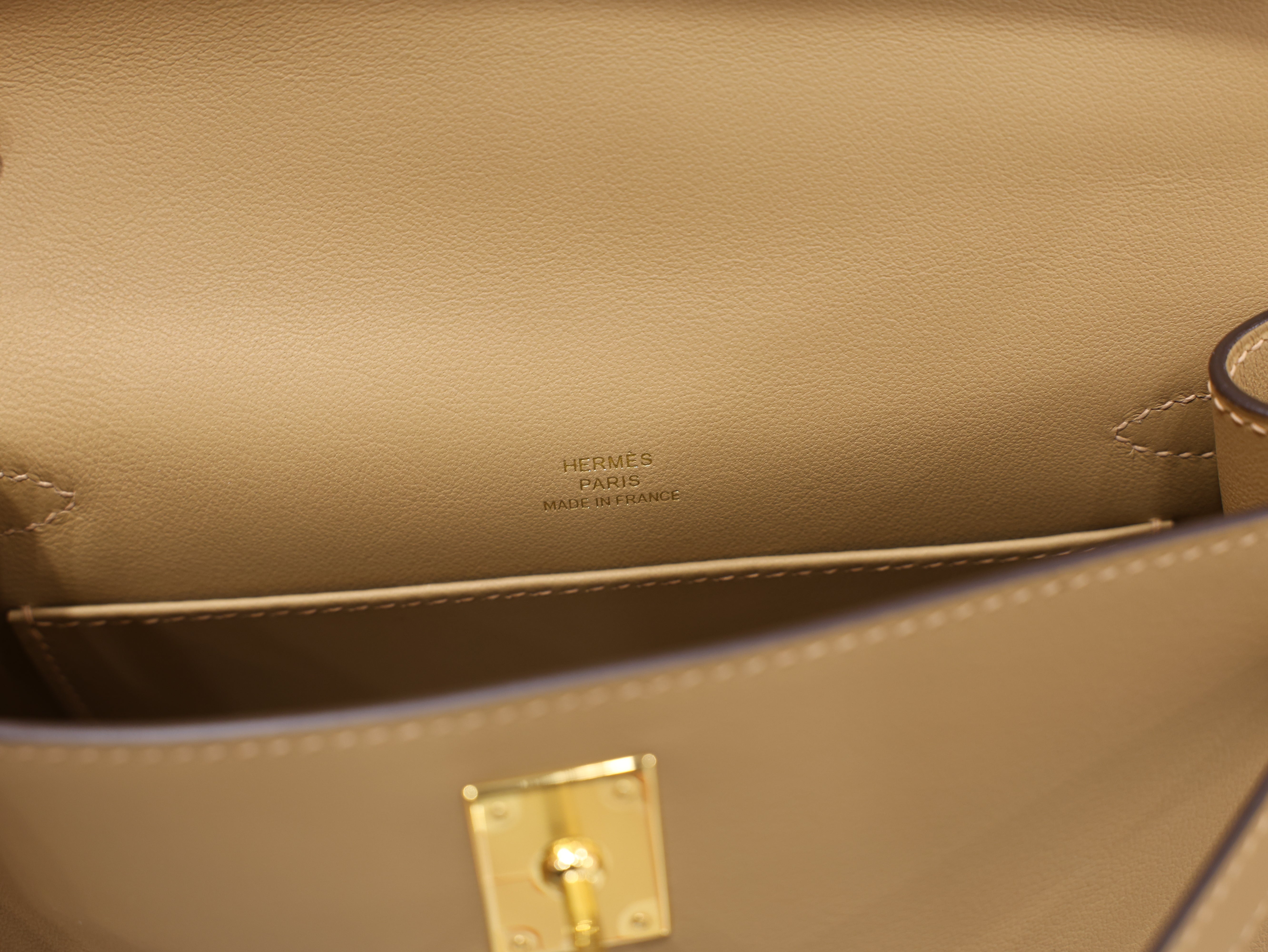 켈리 포쉐트 스위프트 차이 금장