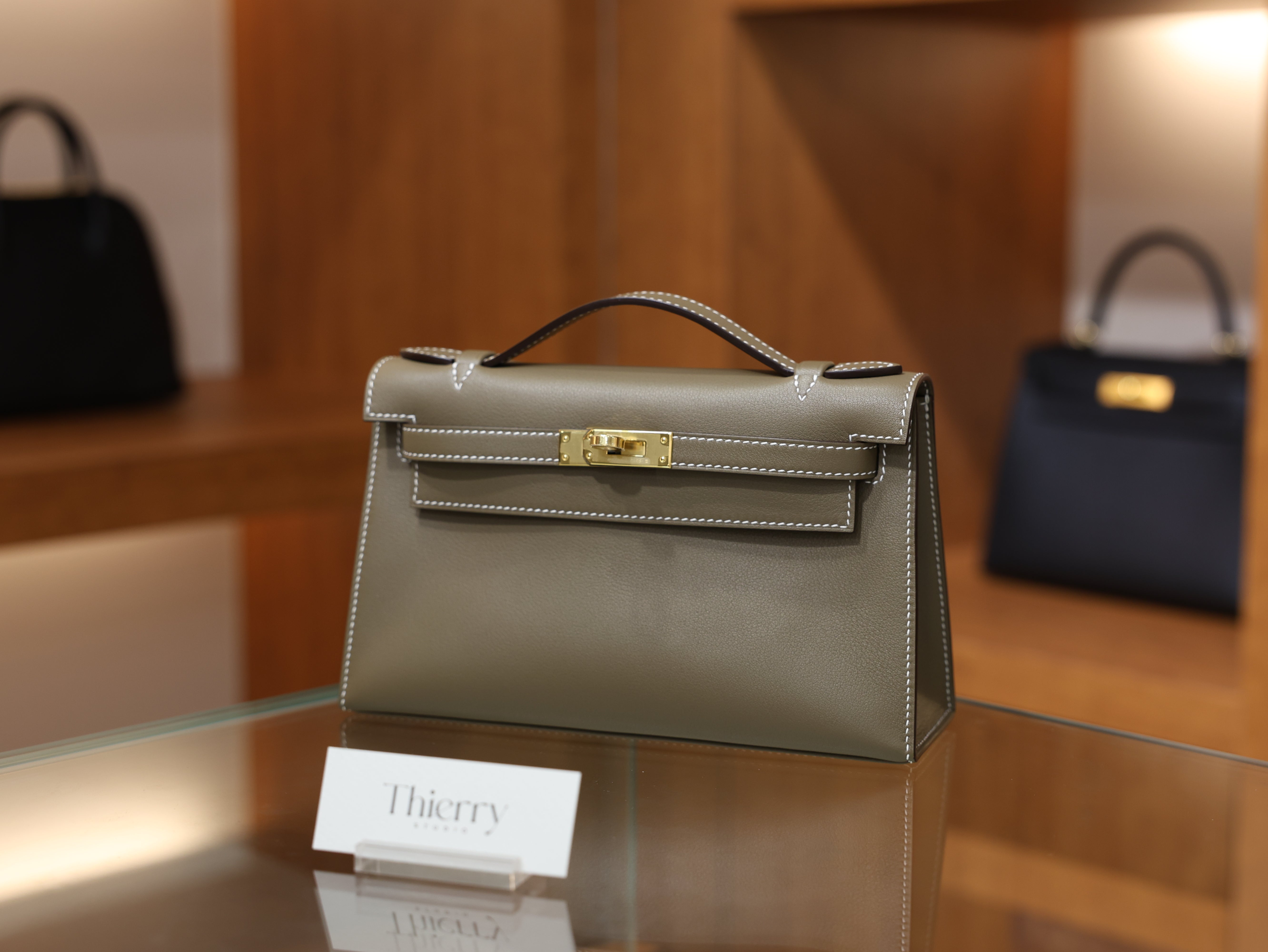 켈리 포쉐트 스위프트 에토프 금장