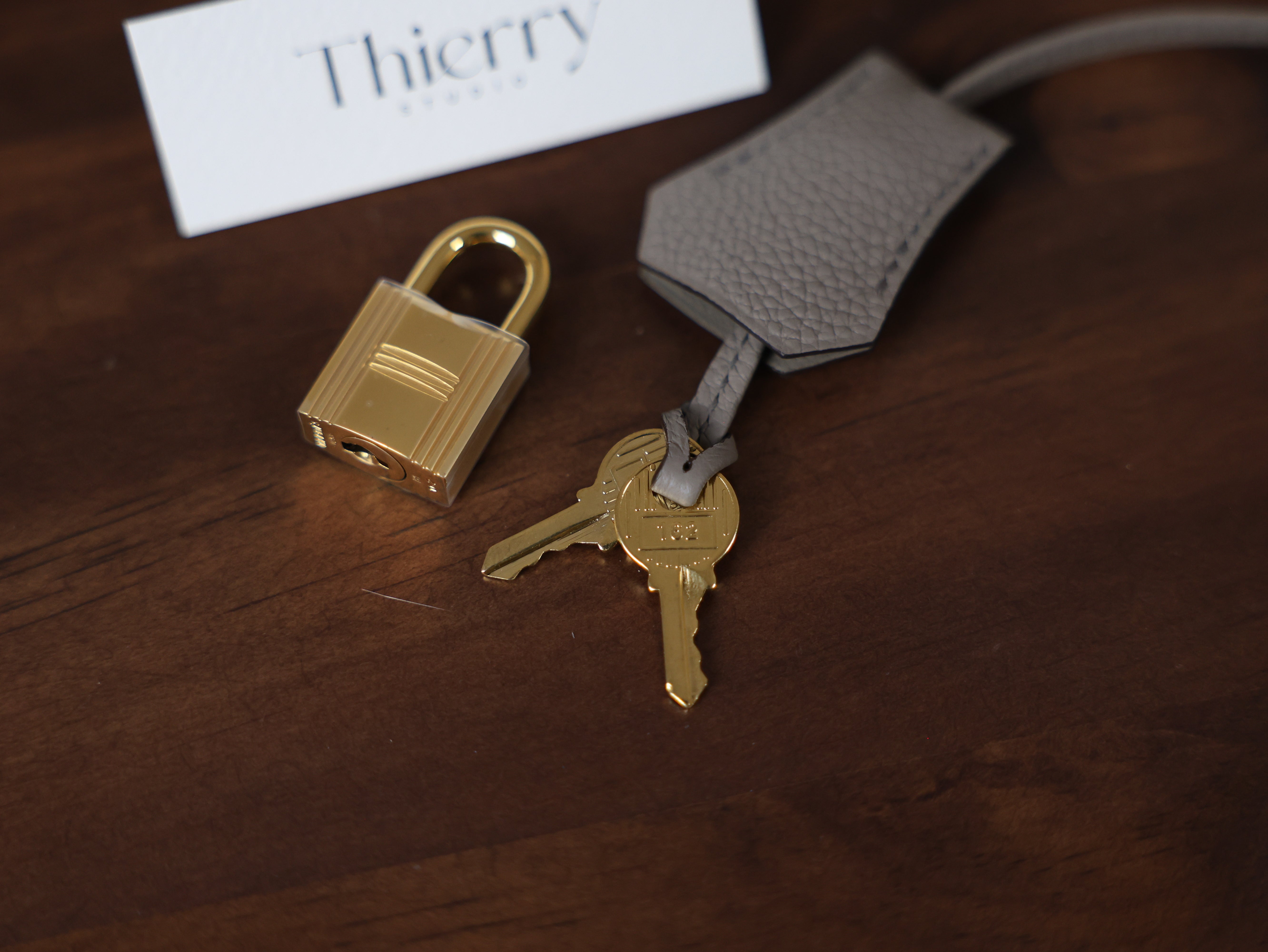 켈리 28 토고 그리스아스팔트 금장