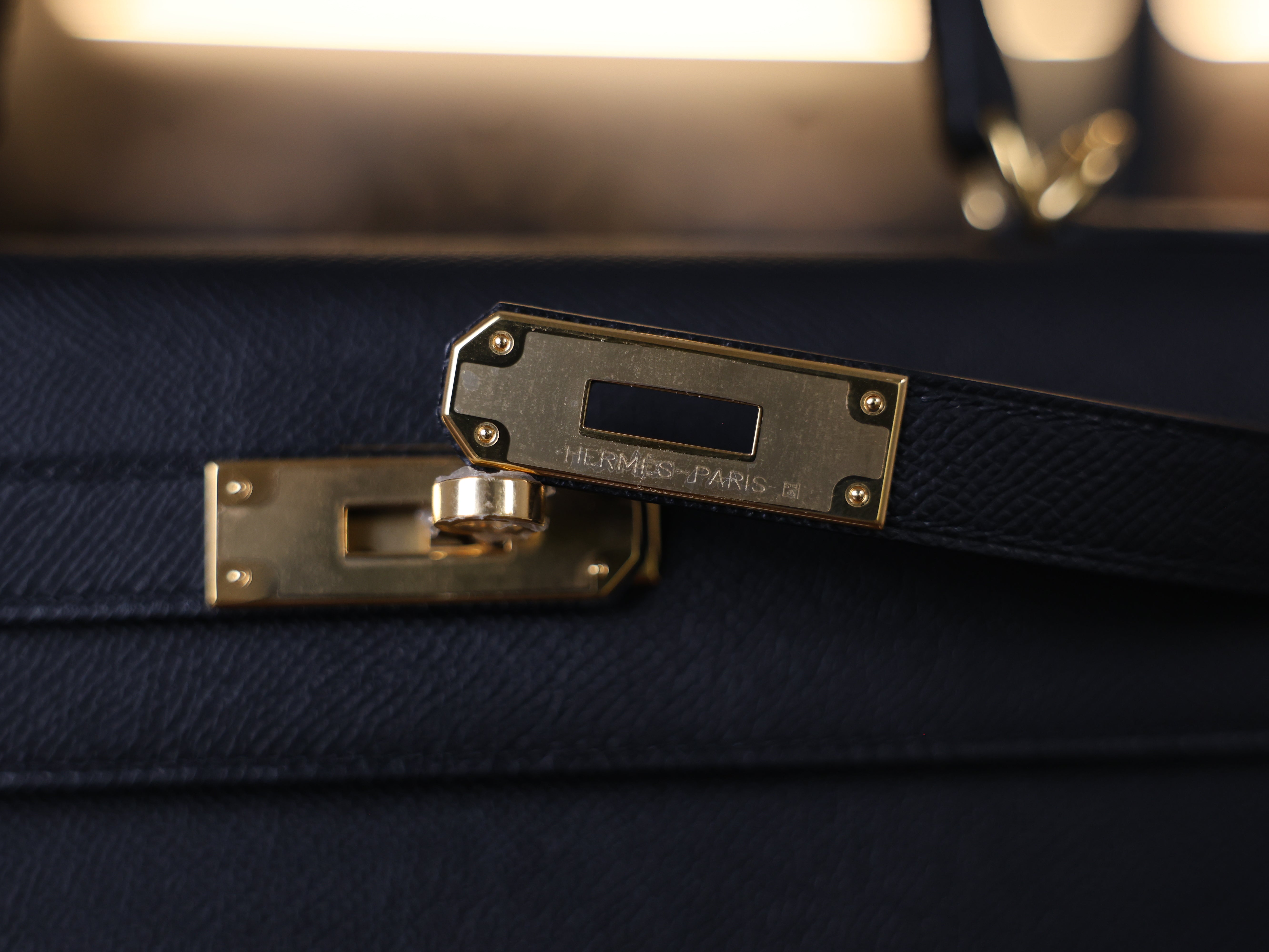 켈리 28 앱송 블랙 금장