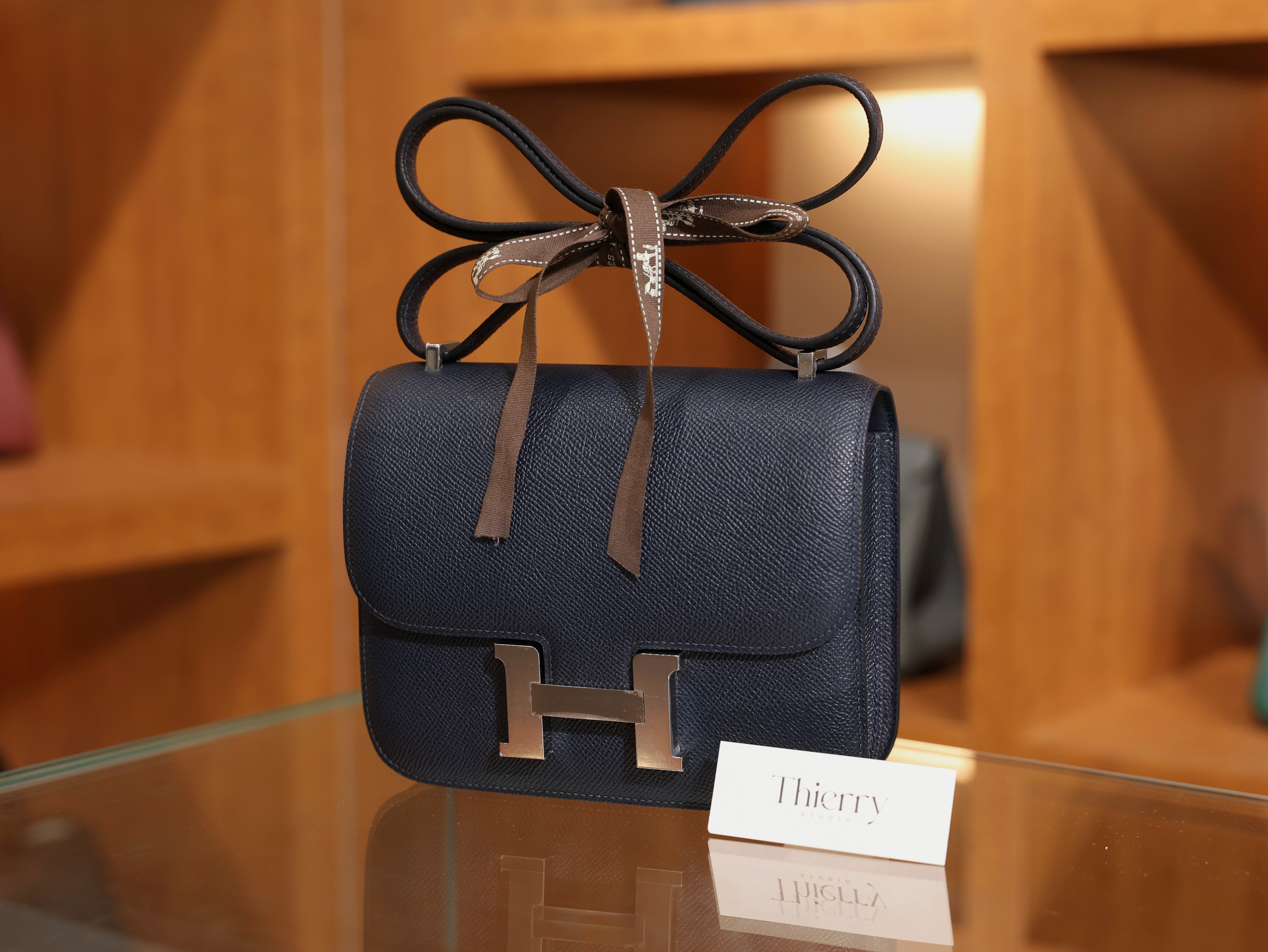 콘스탄스 18 앱송 블루뉘 은장