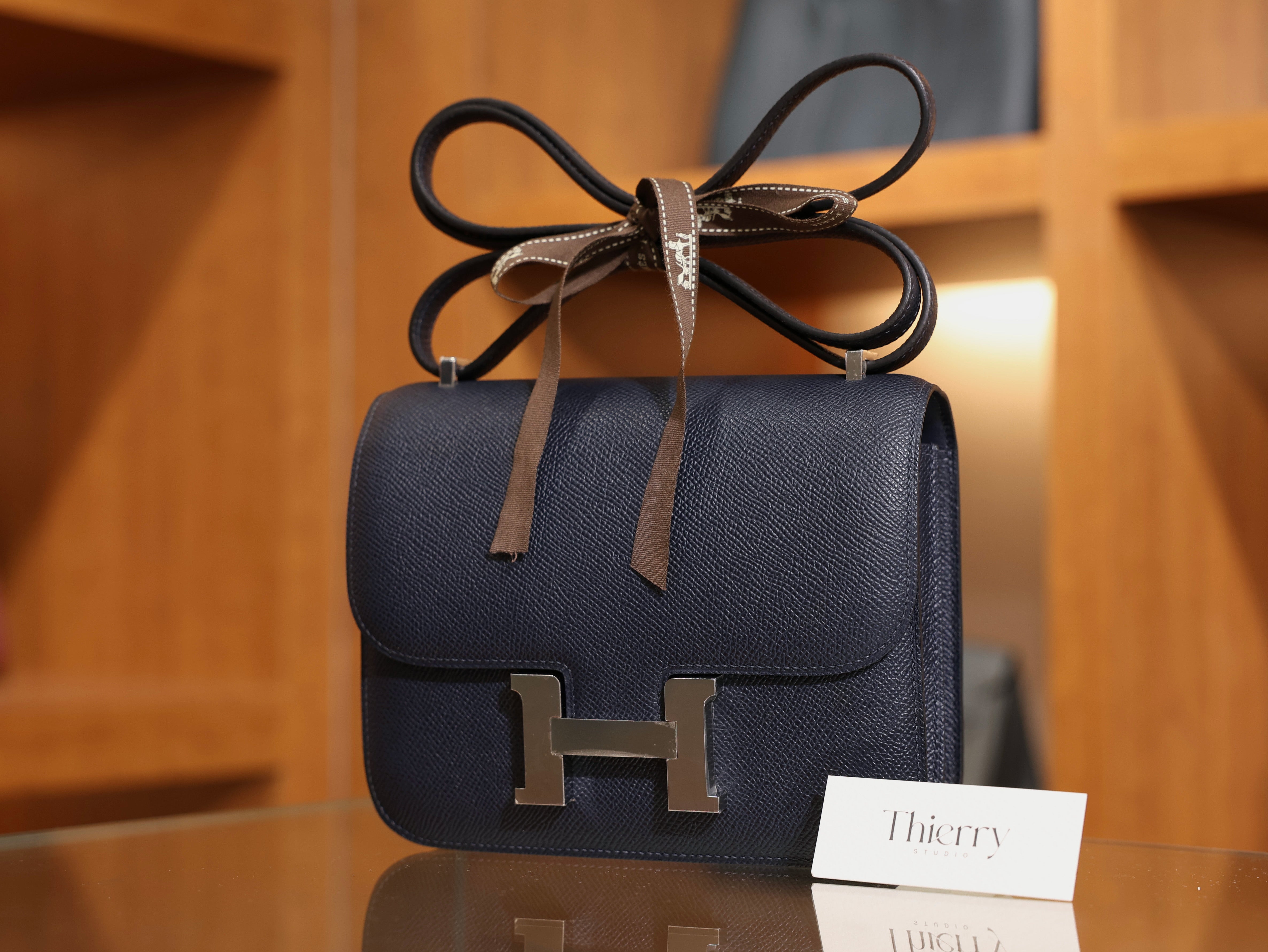 콘스탄스 18 앱송 블루뉘 은장