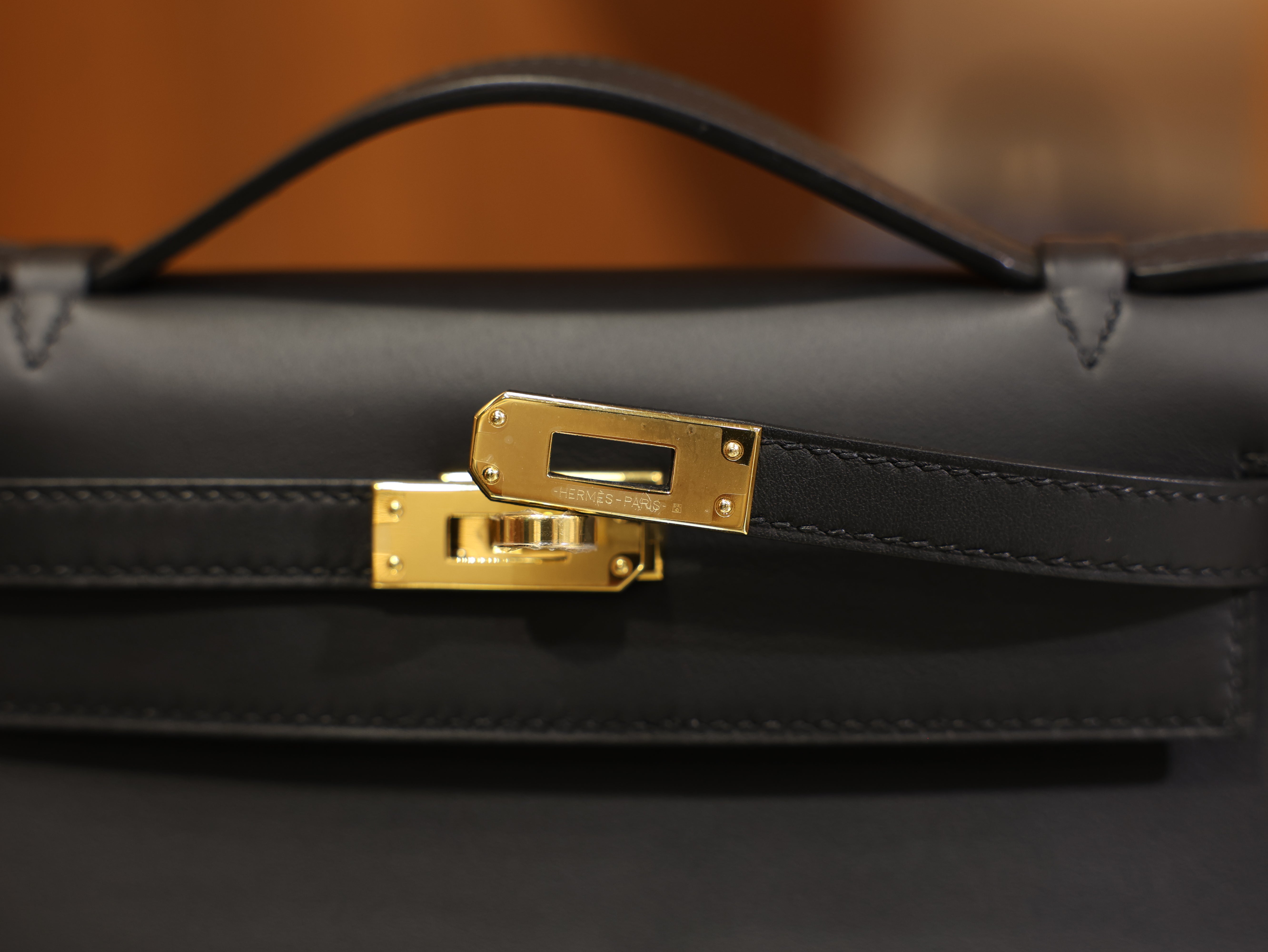 켈리 포쉐트 스위프트 블랙 금장