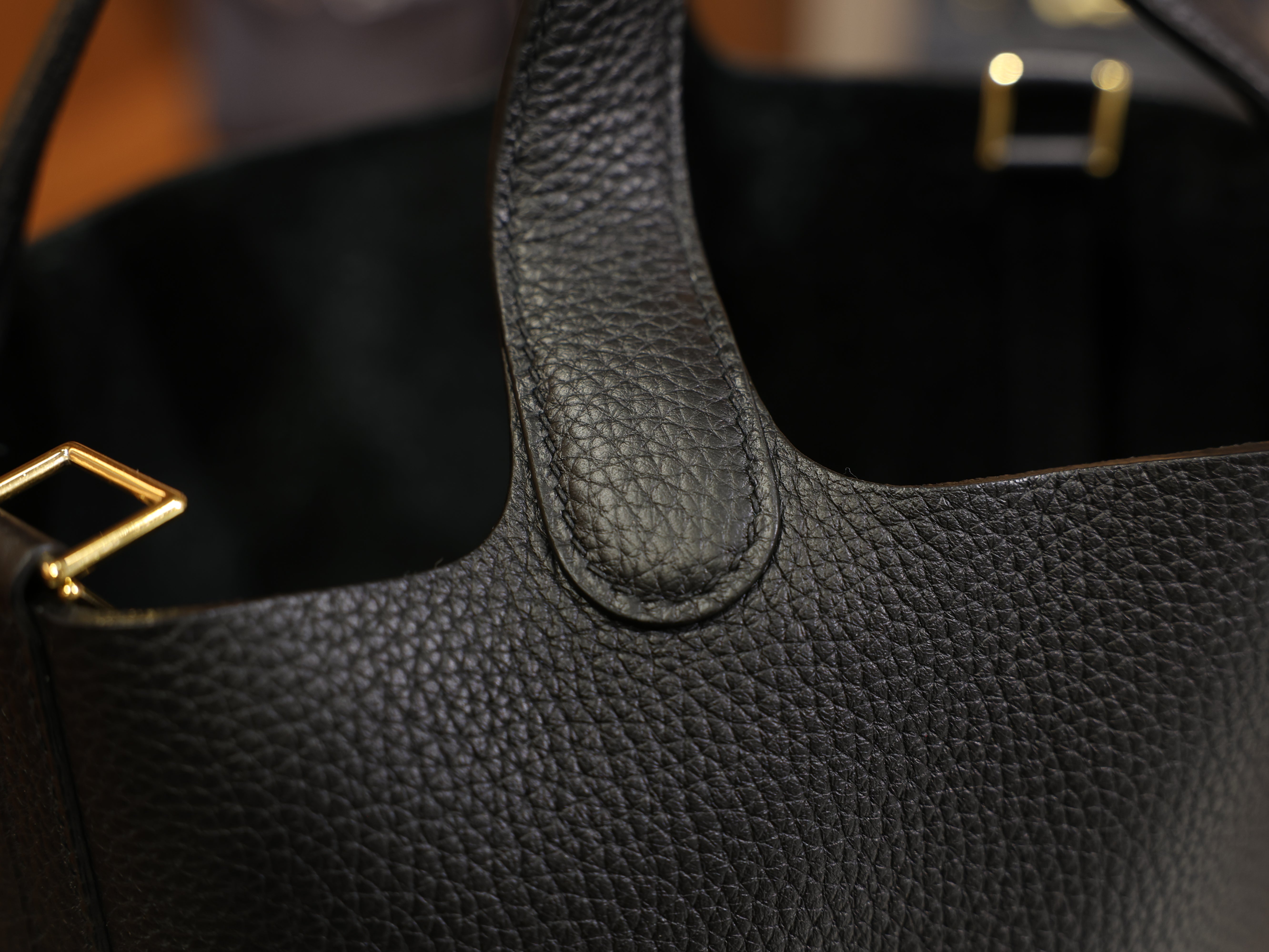 피코탄 18 끌레망스 블랙 금장