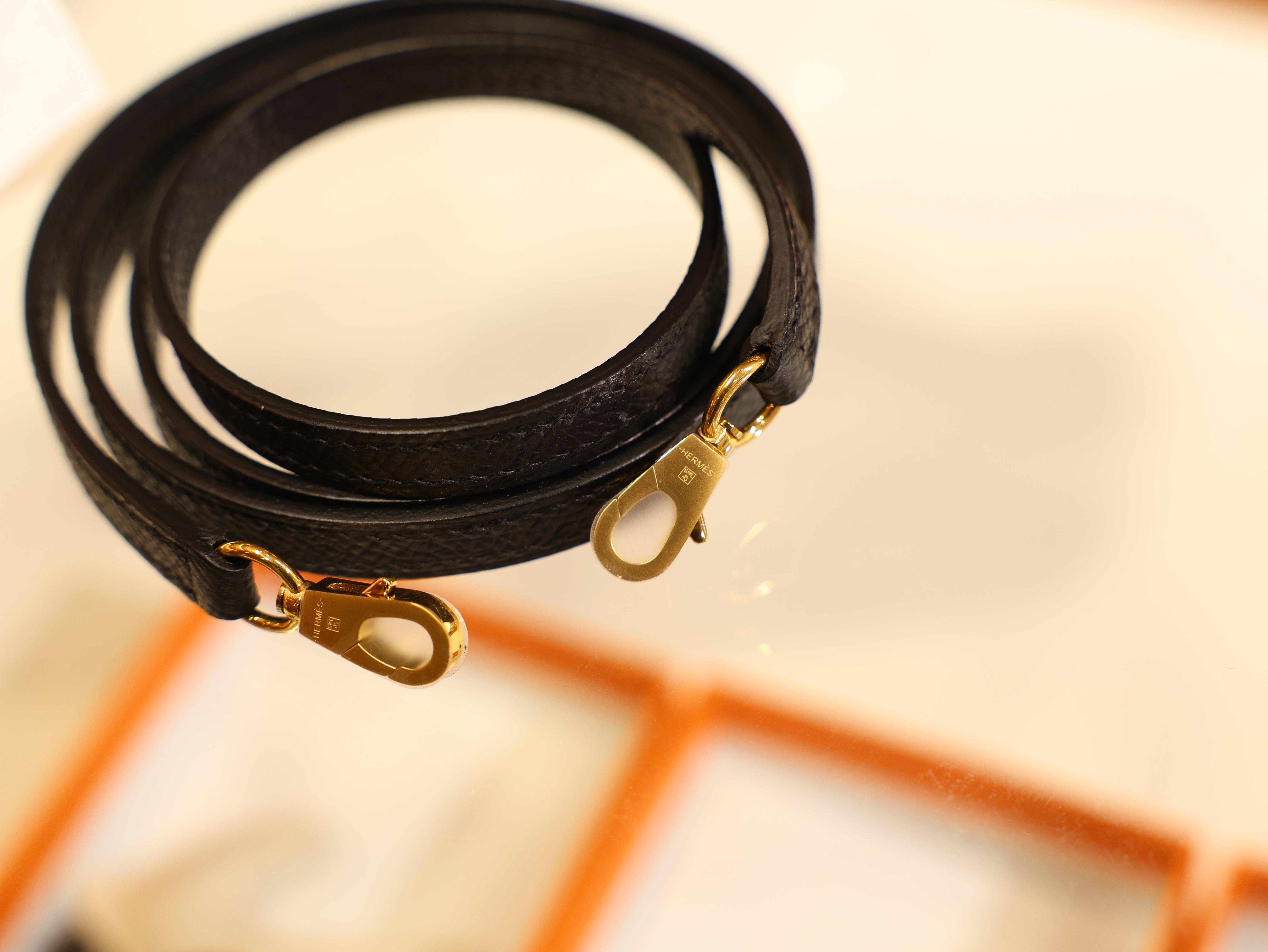 미니 켈리 앱송 블랙 금장