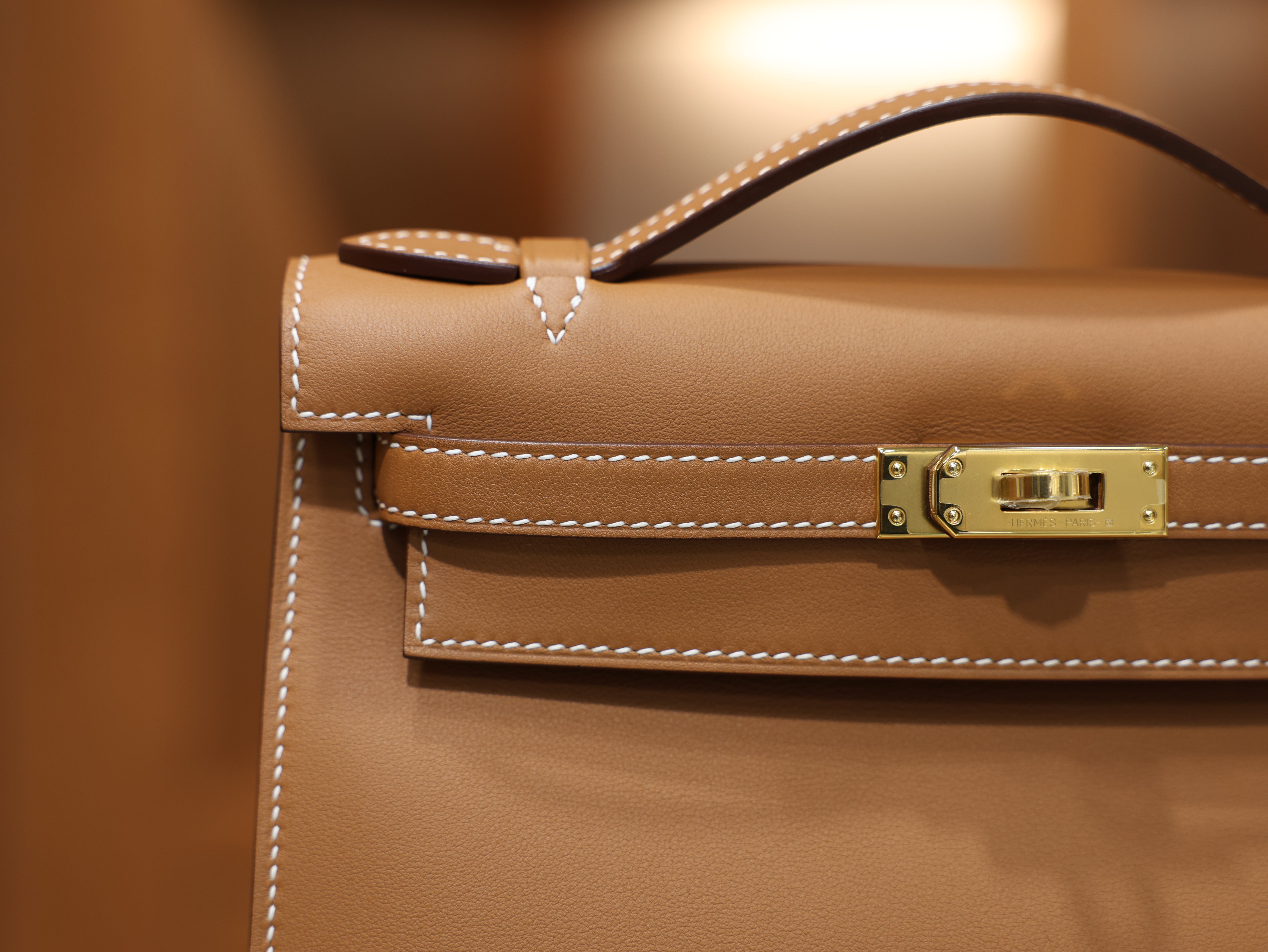 켈리 포쉐트 스위프트 골드 금장