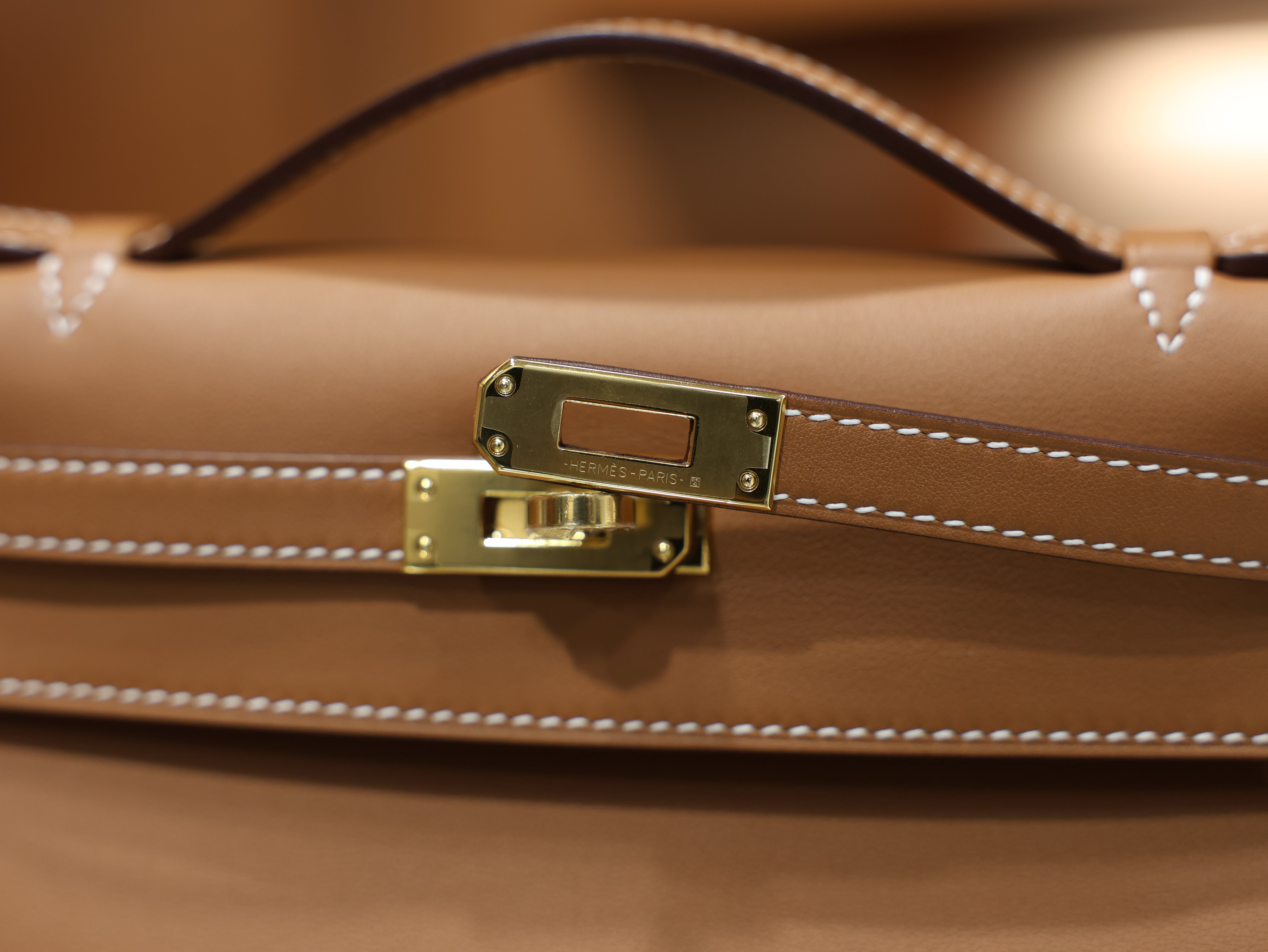 켈리 포쉐트 스위프트 골드 금장