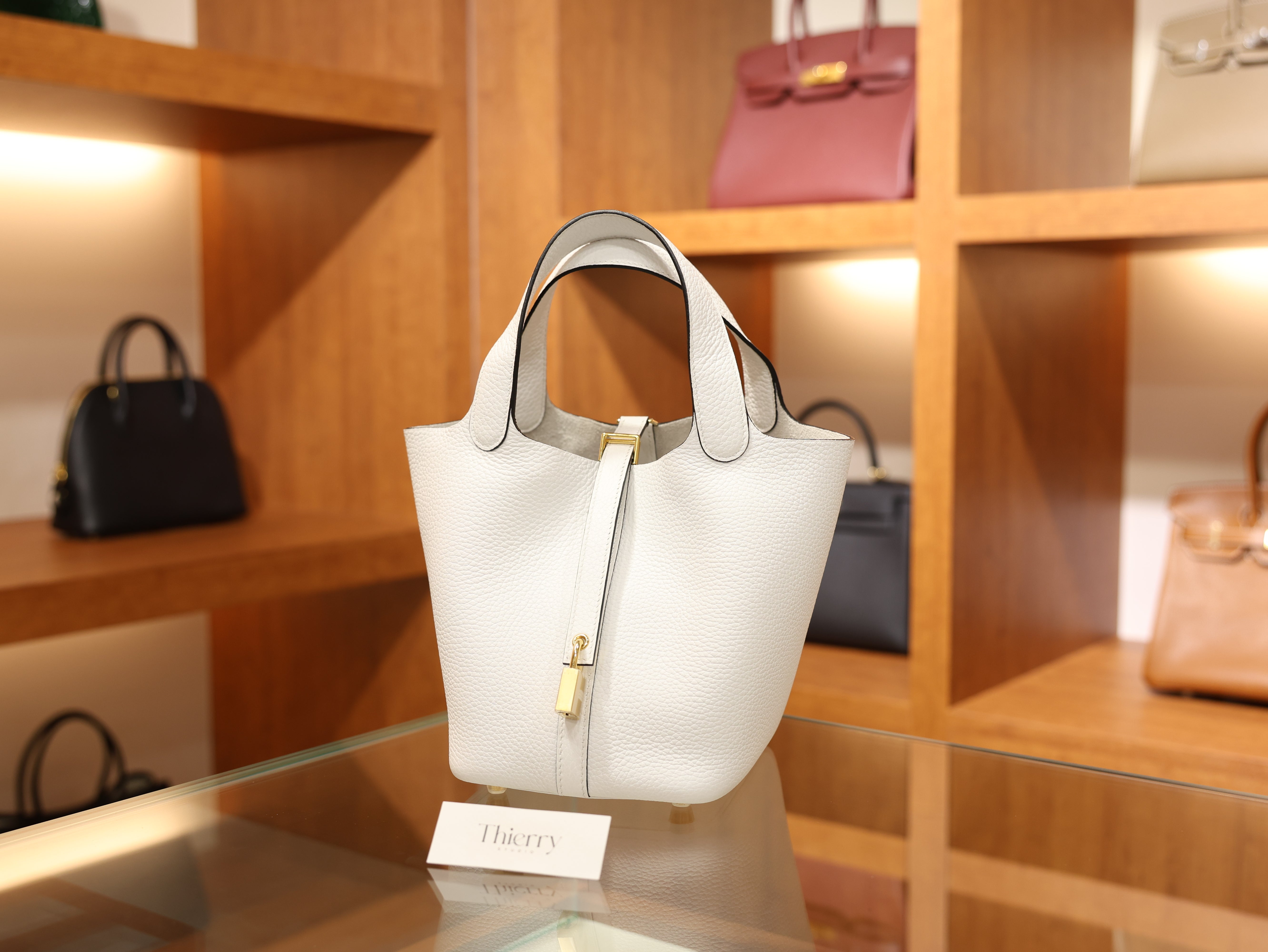 피코탄 18 끌레망스 뉴 화이트 금장