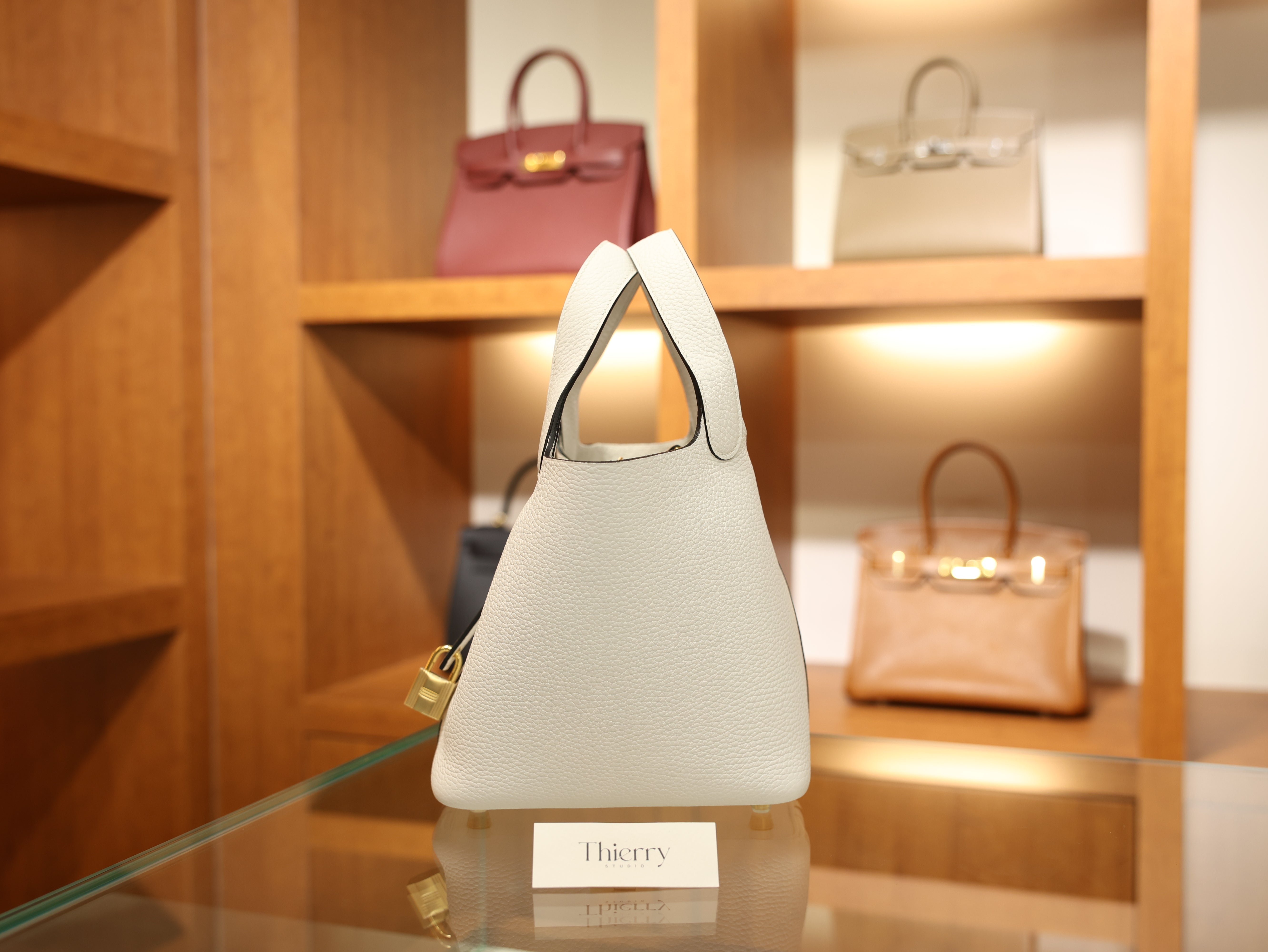 피코탄 18 끌레망스 뉴 화이트 금장