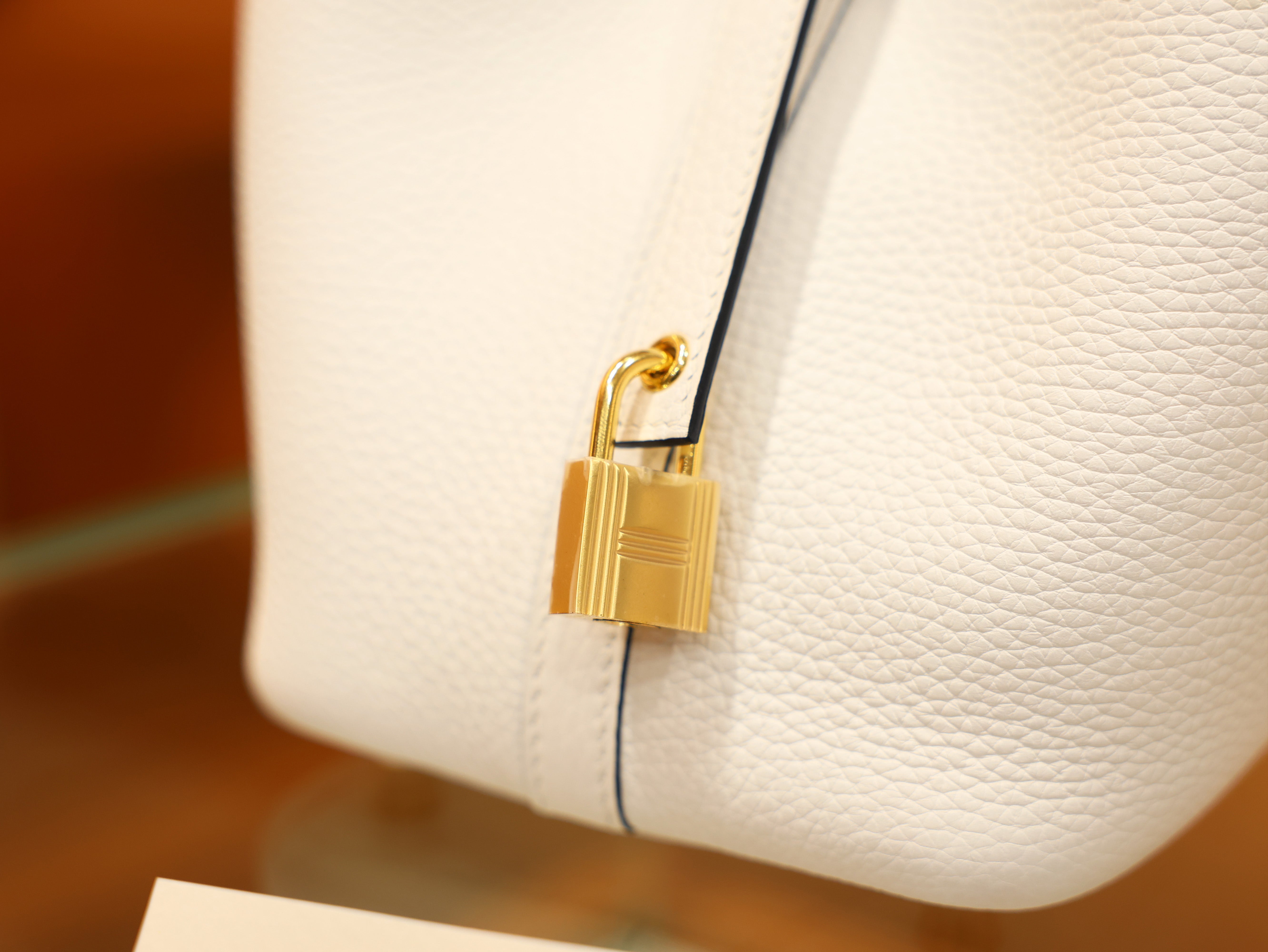 피코탄 18 끌레망스 뉴 화이트 금장