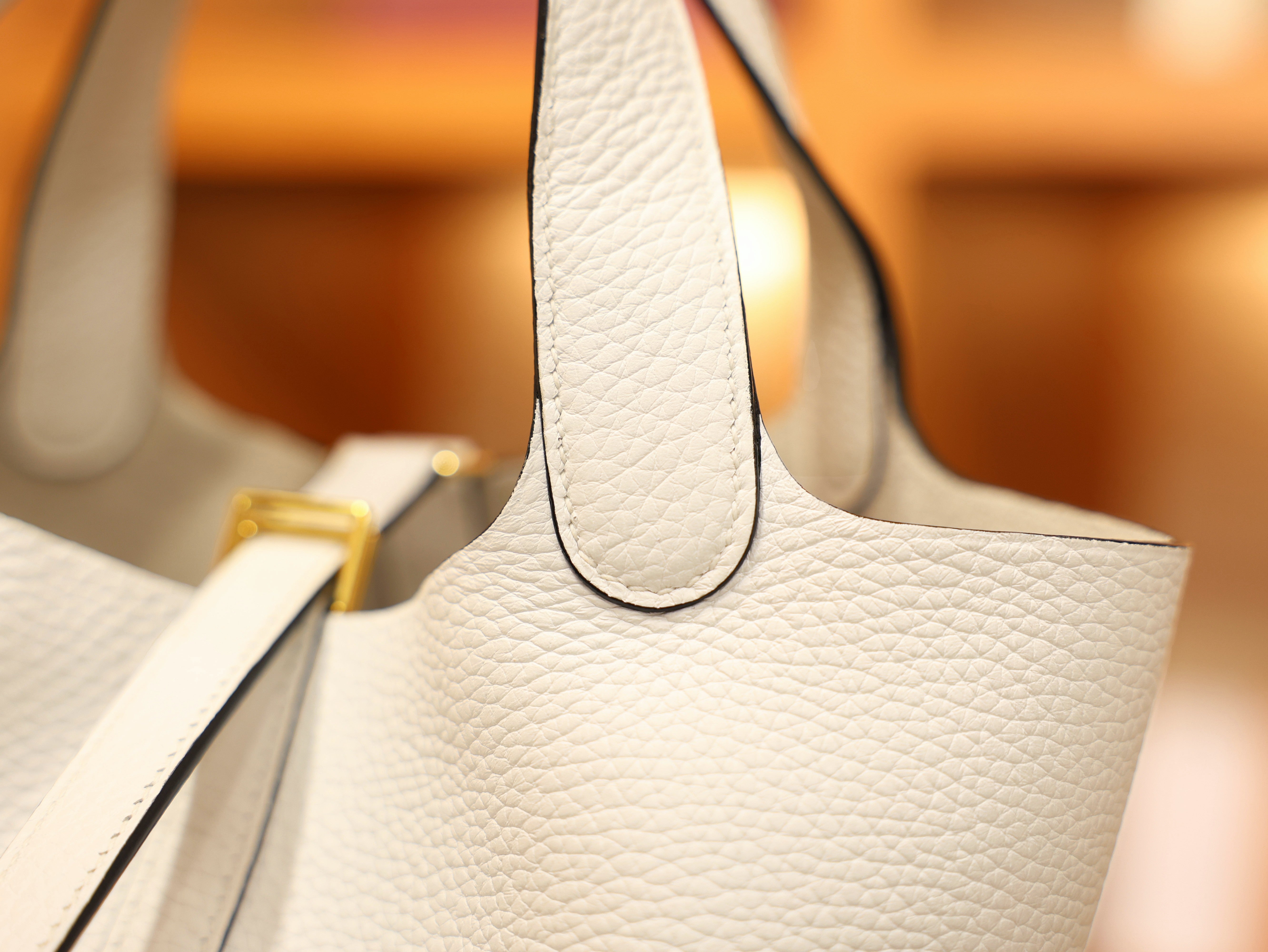 피코탄 18 끌레망스 뉴 화이트 금장