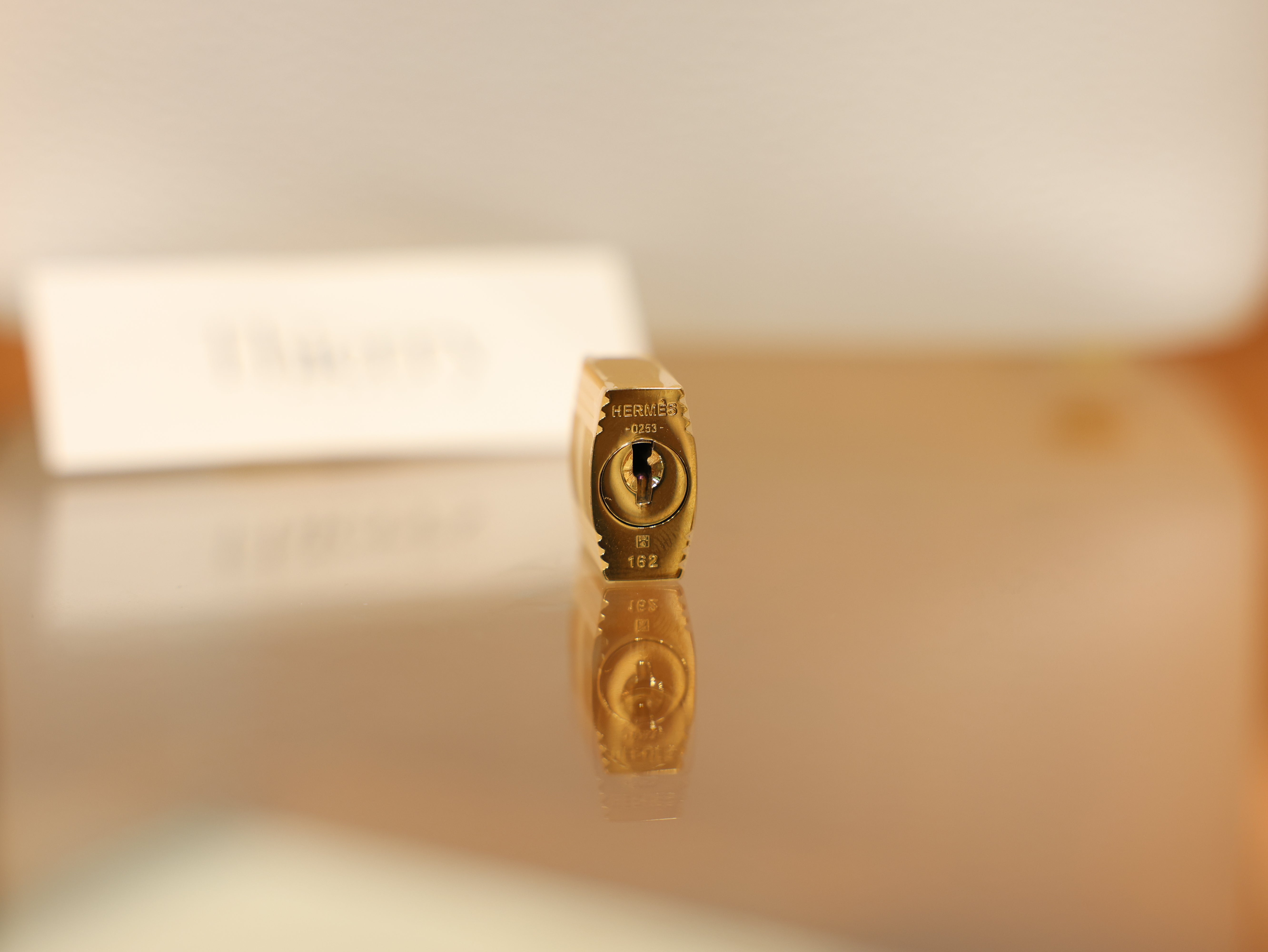 피코탄 18 끌레망스 뉴 화이트 금장