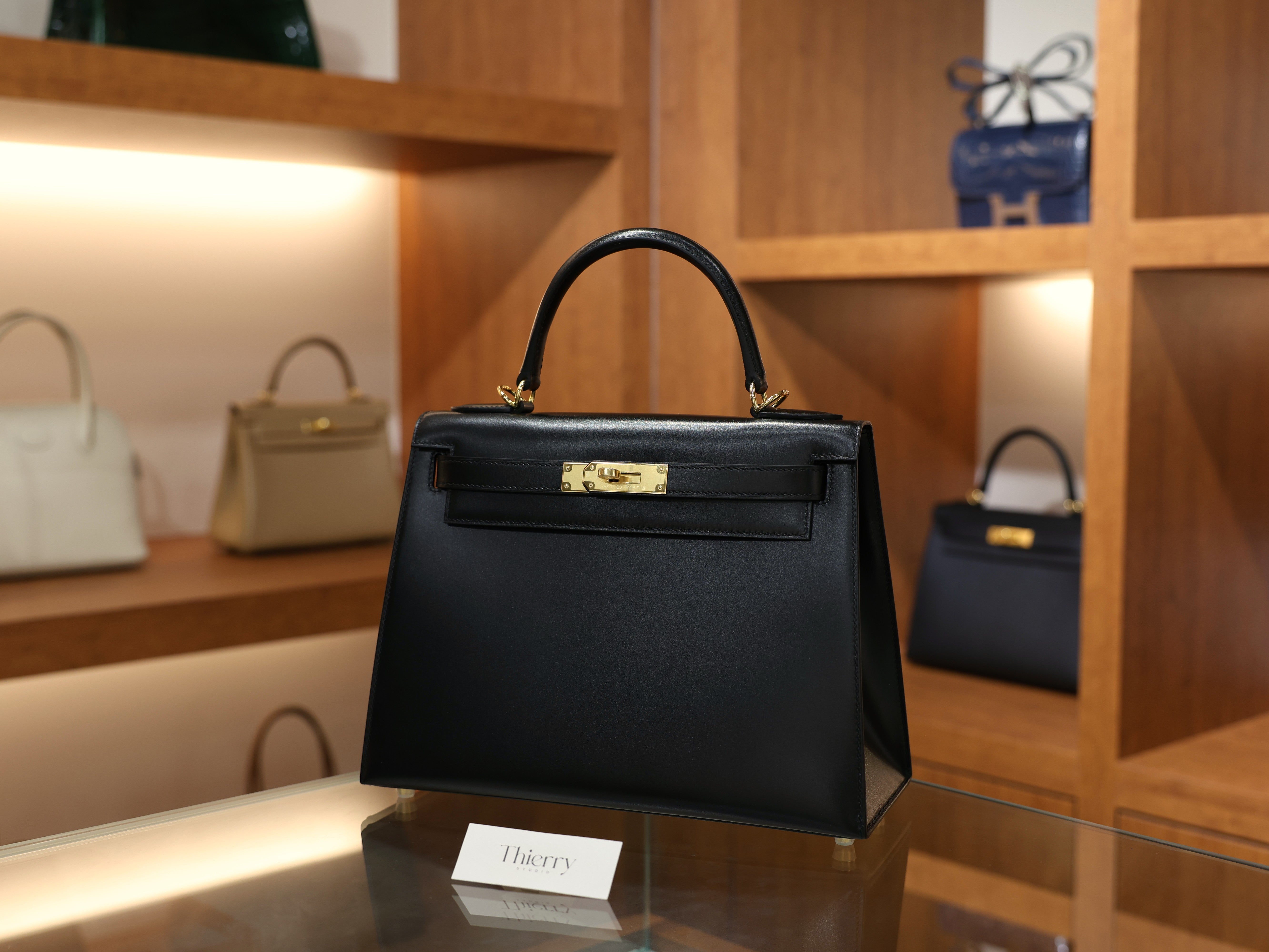 켈리 28 복스 셀리에 블랙 금장