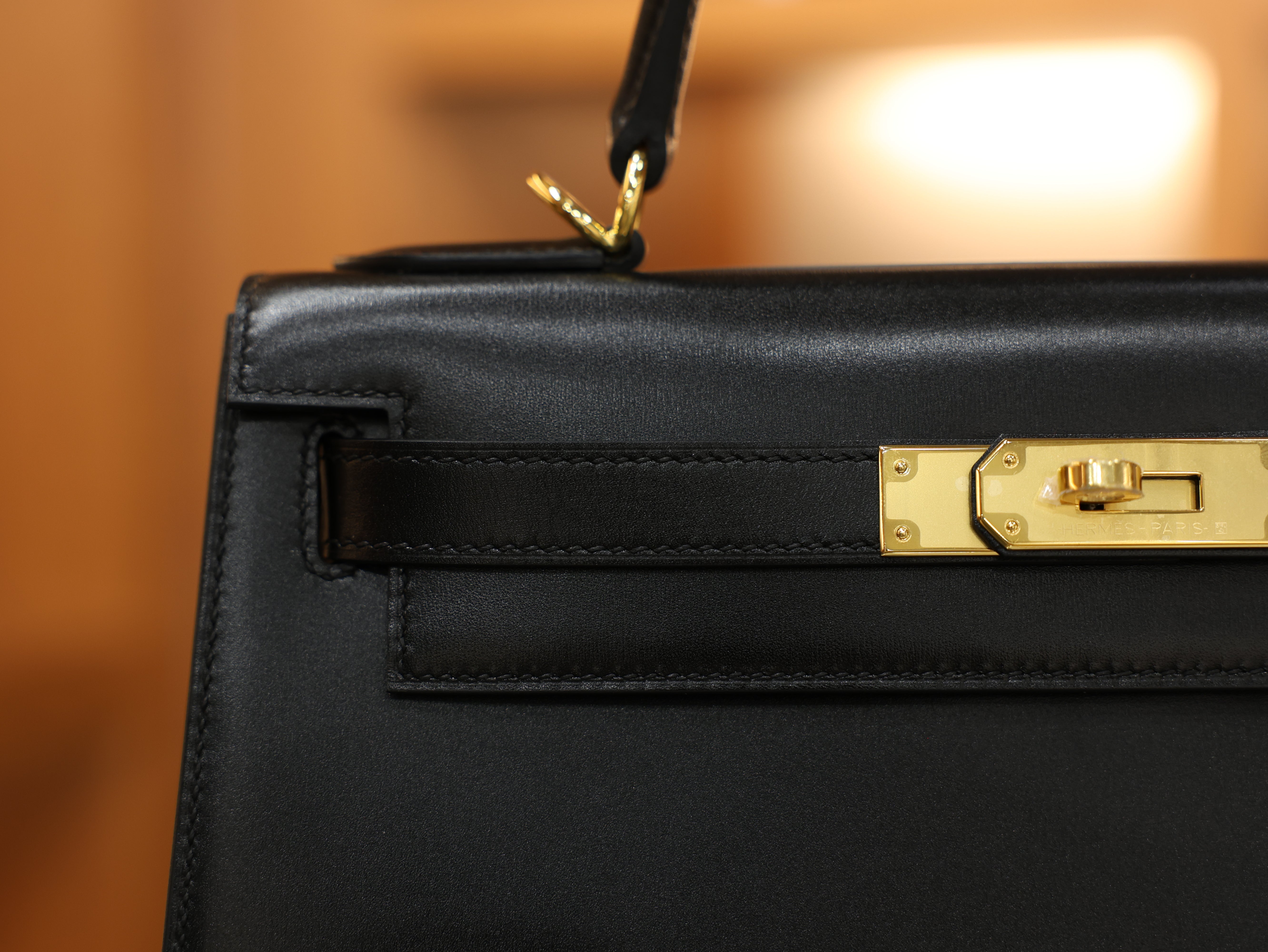 켈리 28 복스 셀리에 블랙 금장