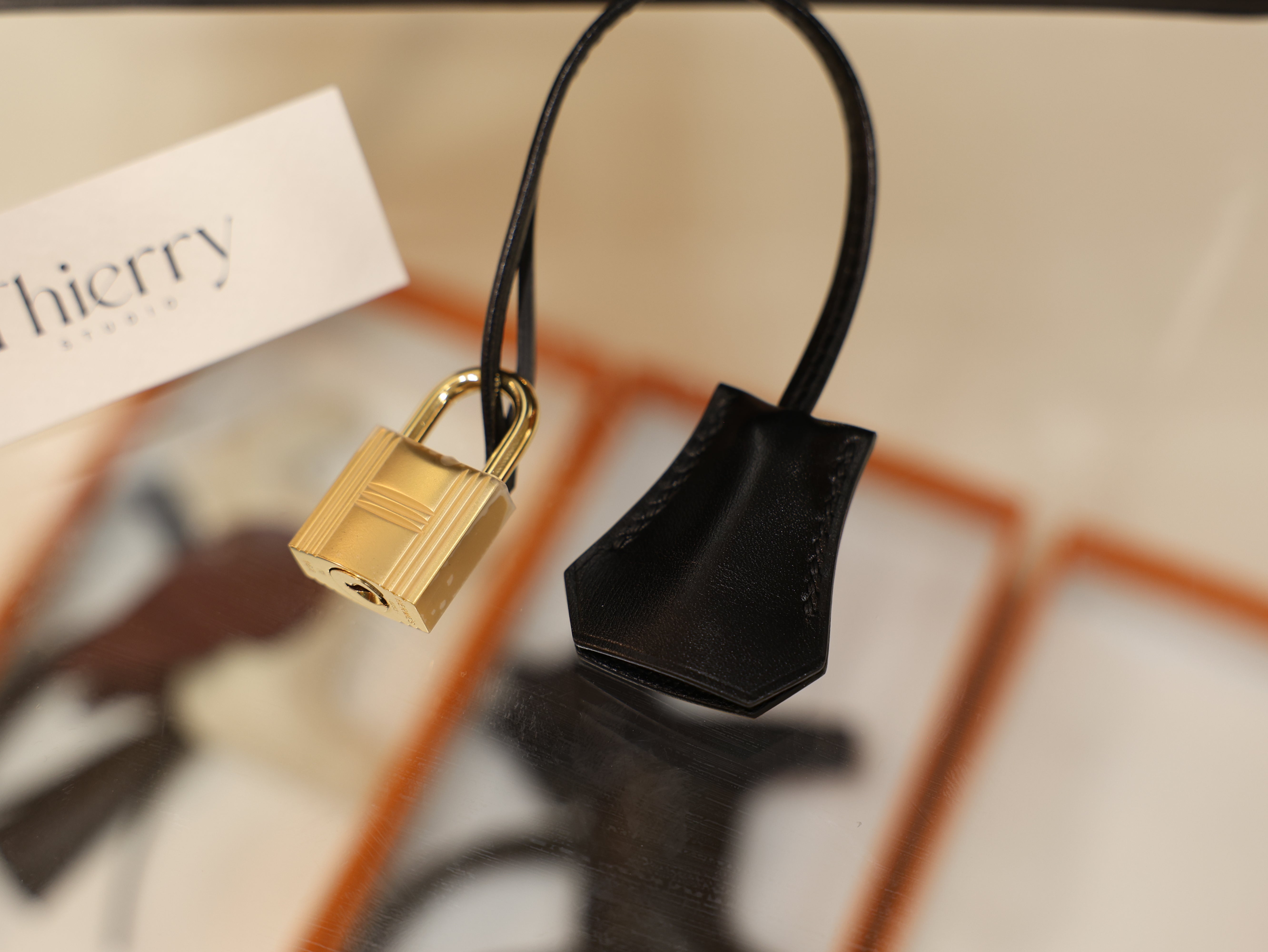 버킨 25 복스 르투르네 블랙 금장