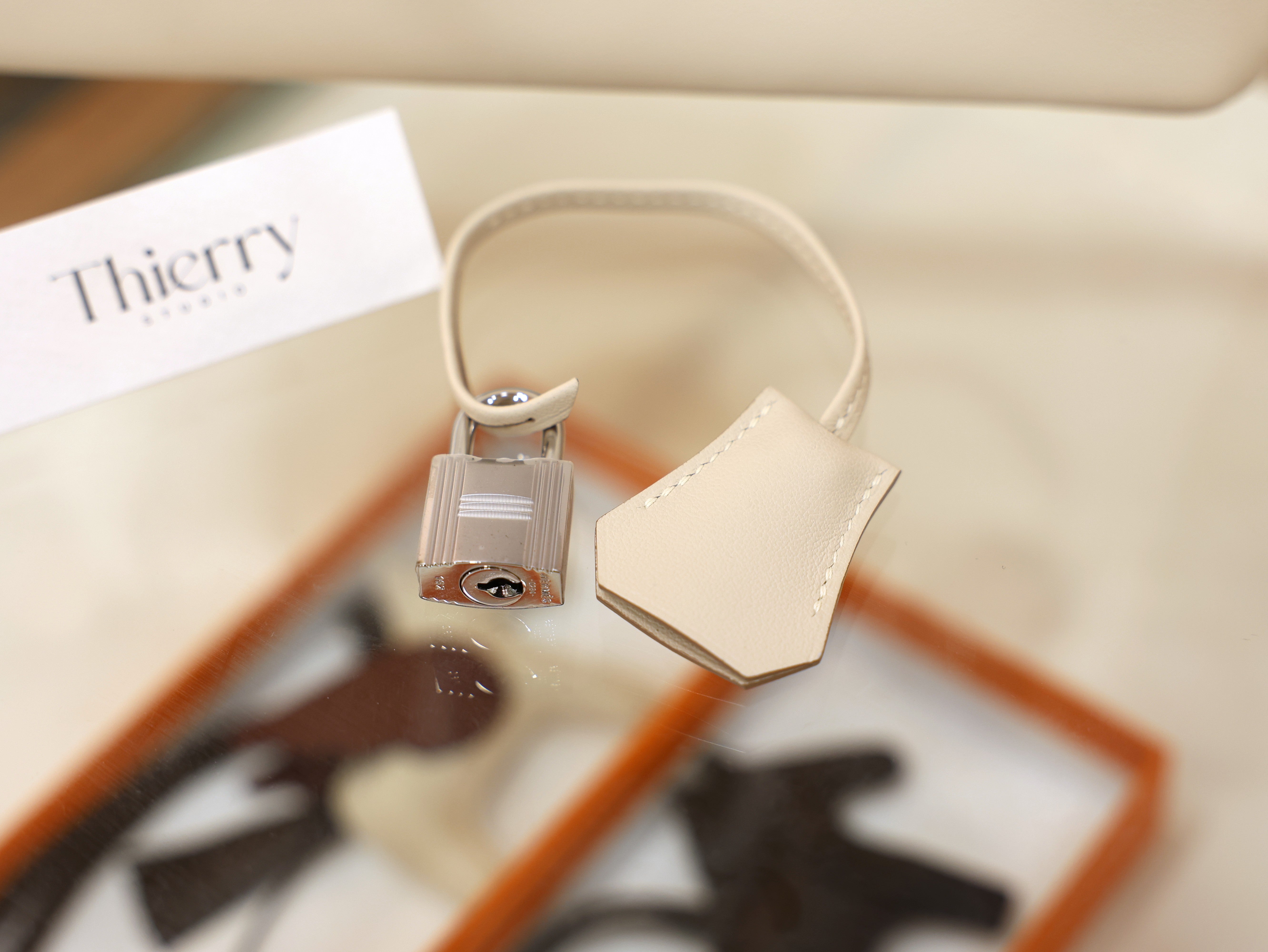 버킨 25 스위프트 끄레 은장