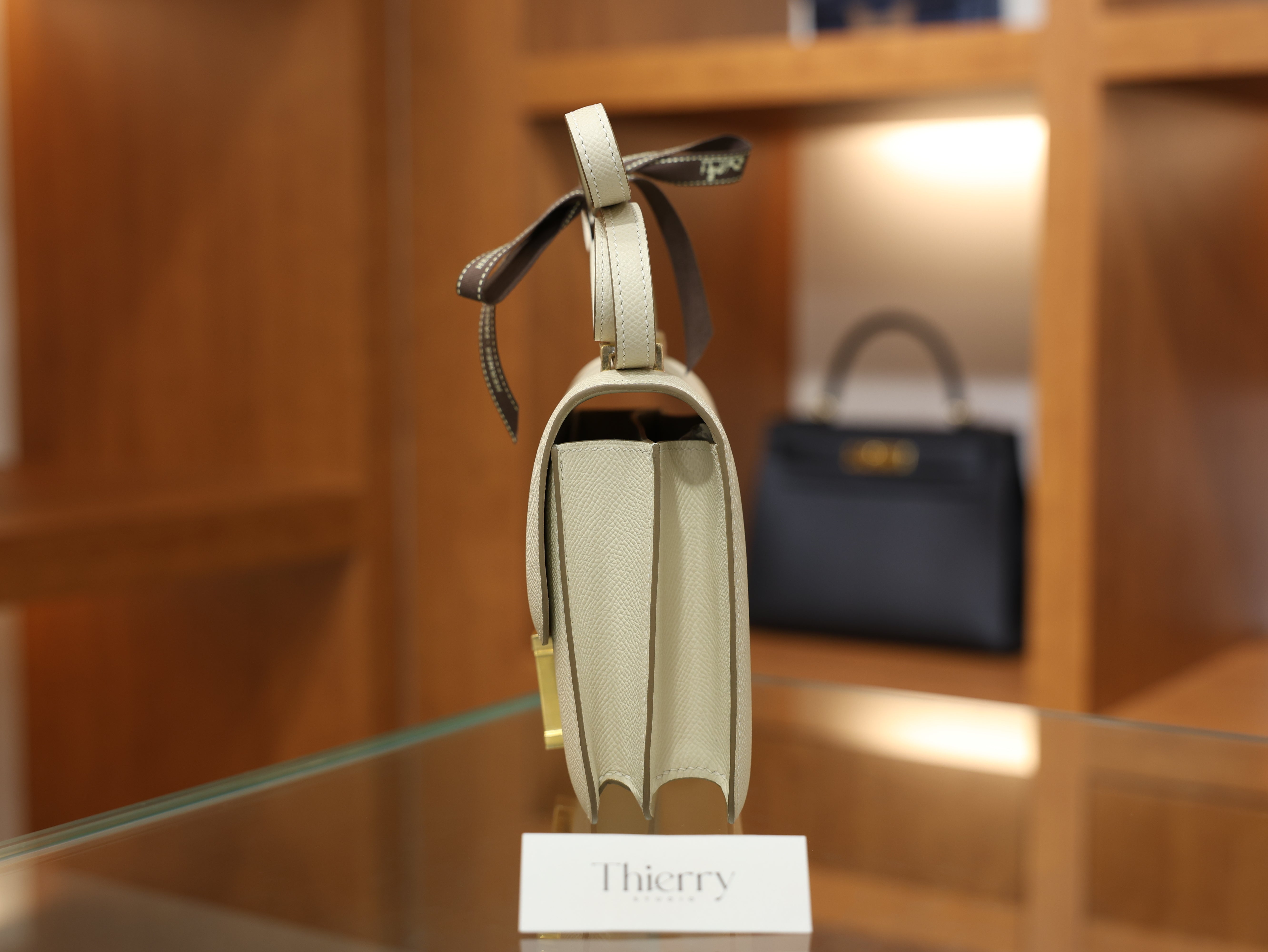 콘스탄스 18 앱송 끄레 금장