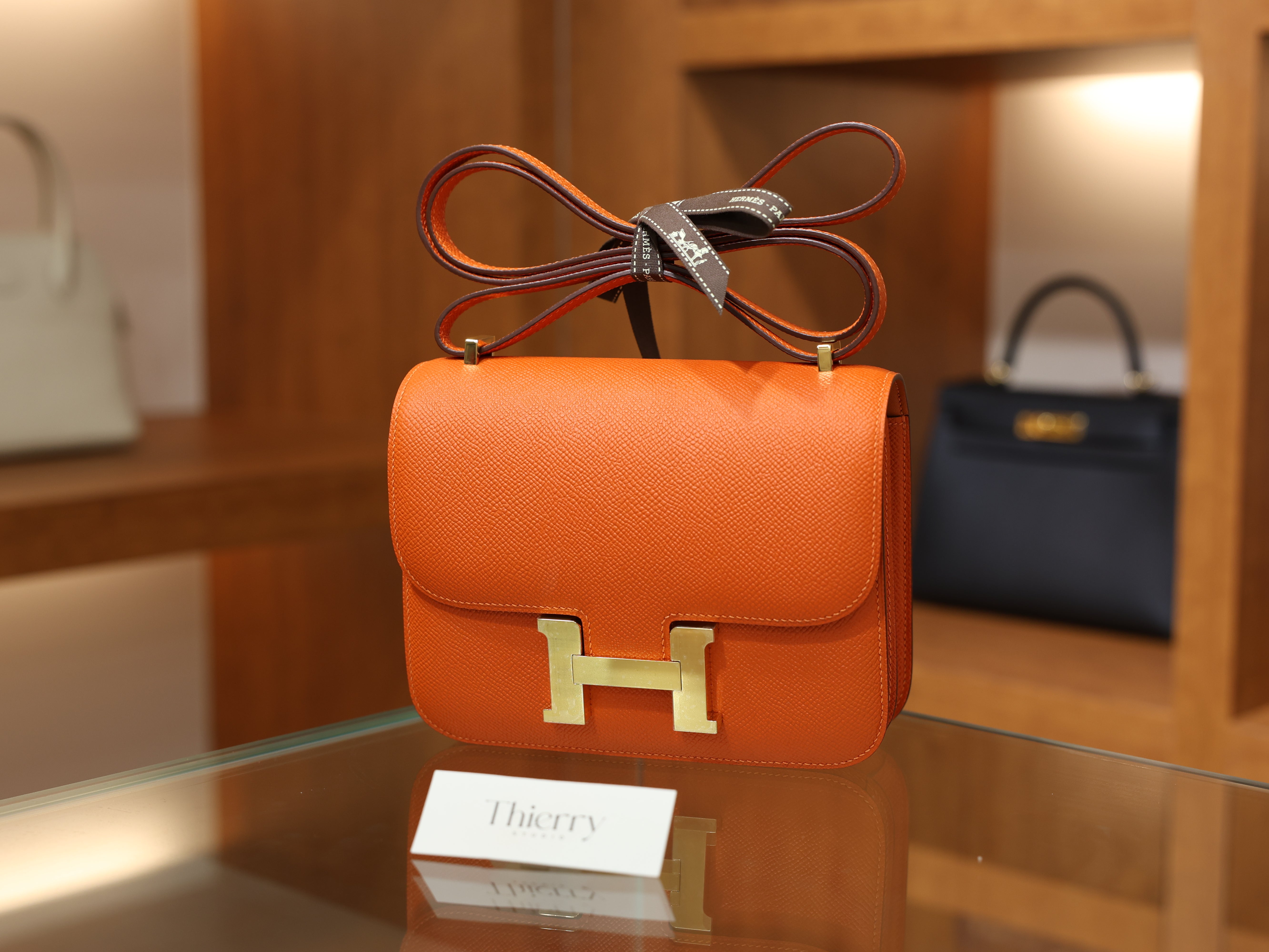 콘스탄스 18 앱송 카푸신 금장