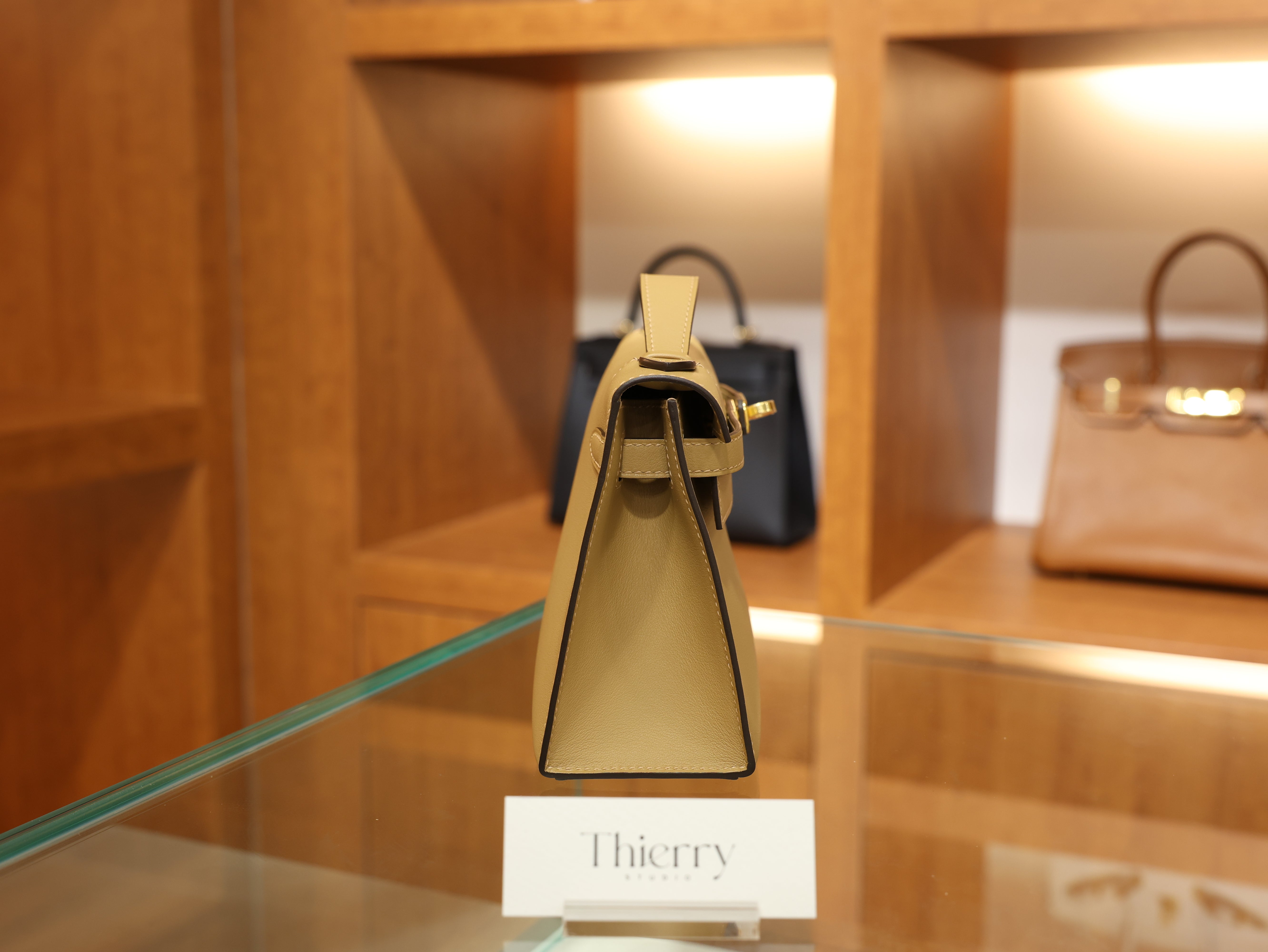 켈리 포쉐트 스위프트 차이 금장