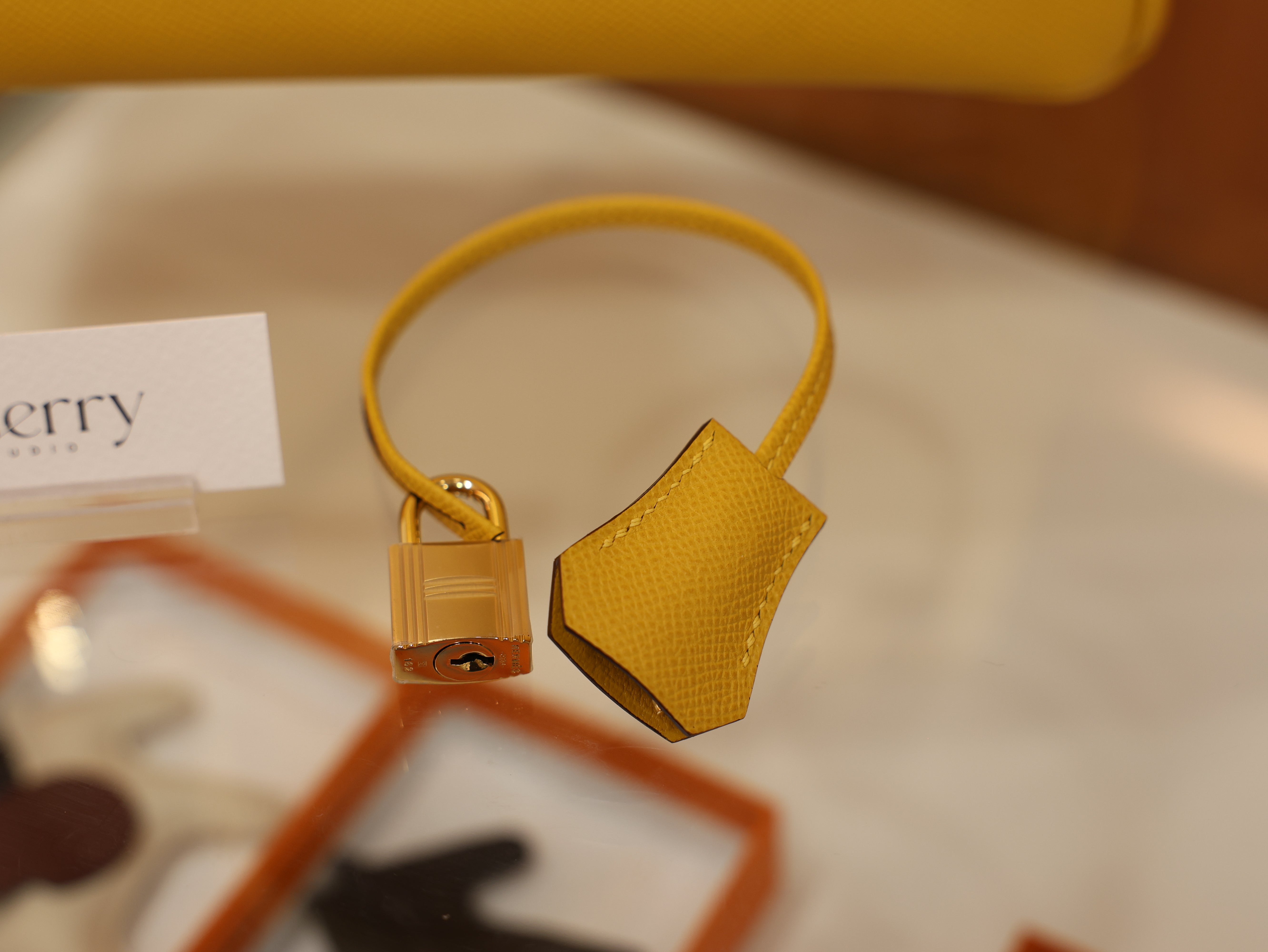 버킨 30 앱송 르투르네 존 엠브레 금장